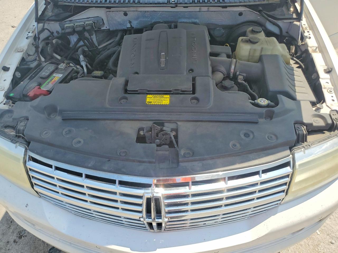 2009 Lincoln Navigator Кремовый vin: 5LMFU275X9LJ00820