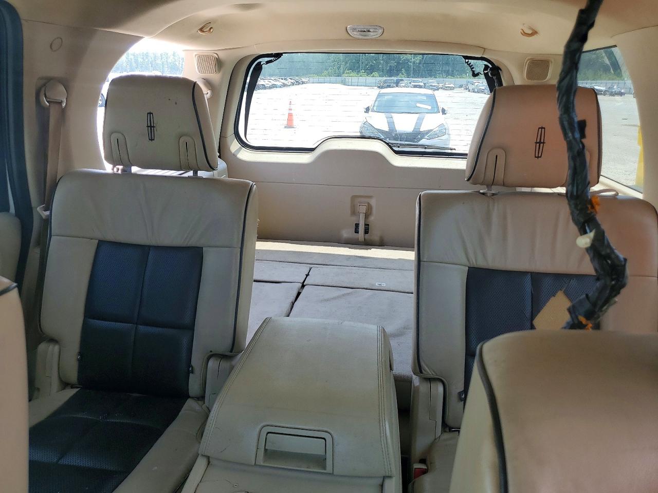 2009 Lincoln Navigator Кремовый vin: 5LMFU275X9LJ00820