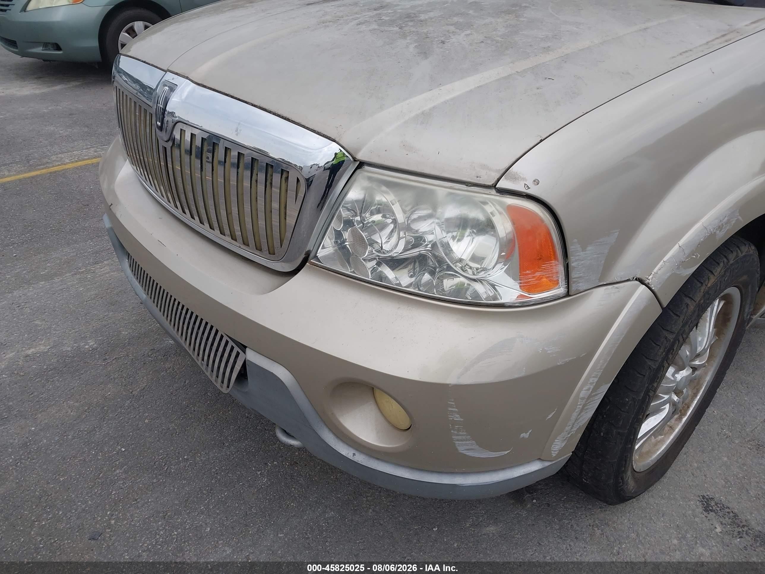 2004 Lincoln Navigator   Gold vin: 5LMFU27R04LJ04953