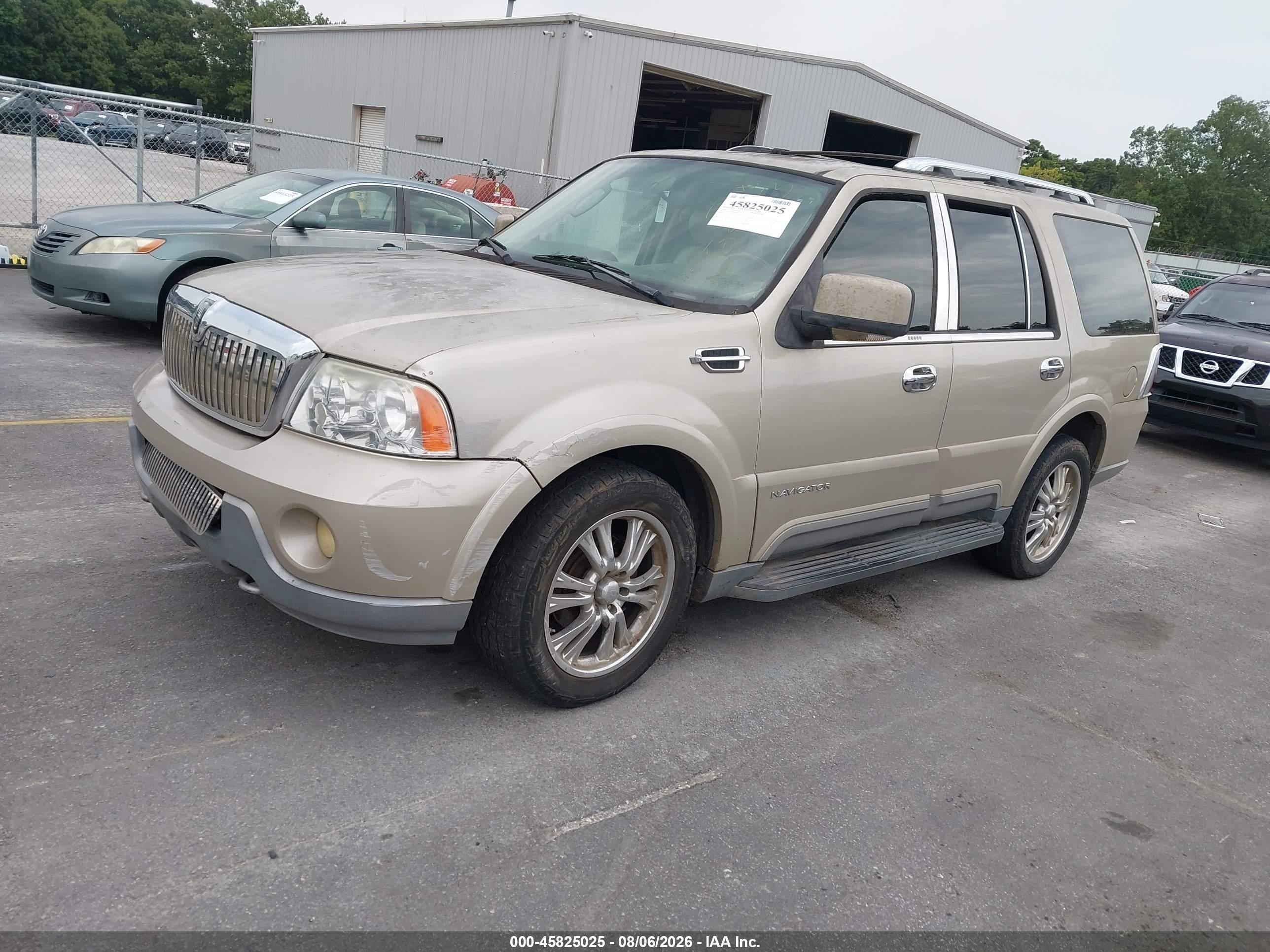 2004 Lincoln Navigator   Gold vin: 5LMFU27R04LJ04953