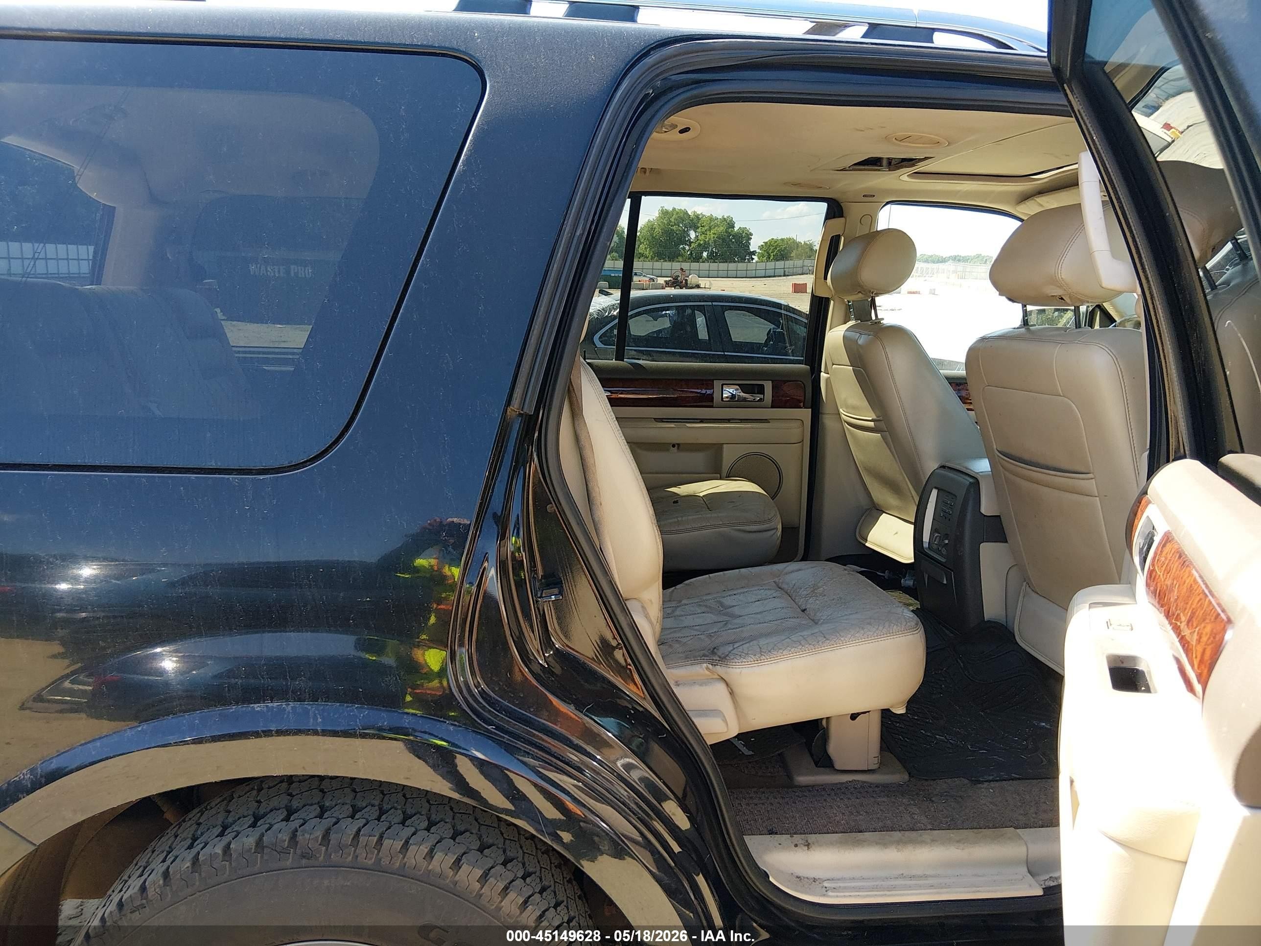 2004 Lincoln Navigator   Black vin: 5LMFU27R14LJ19641