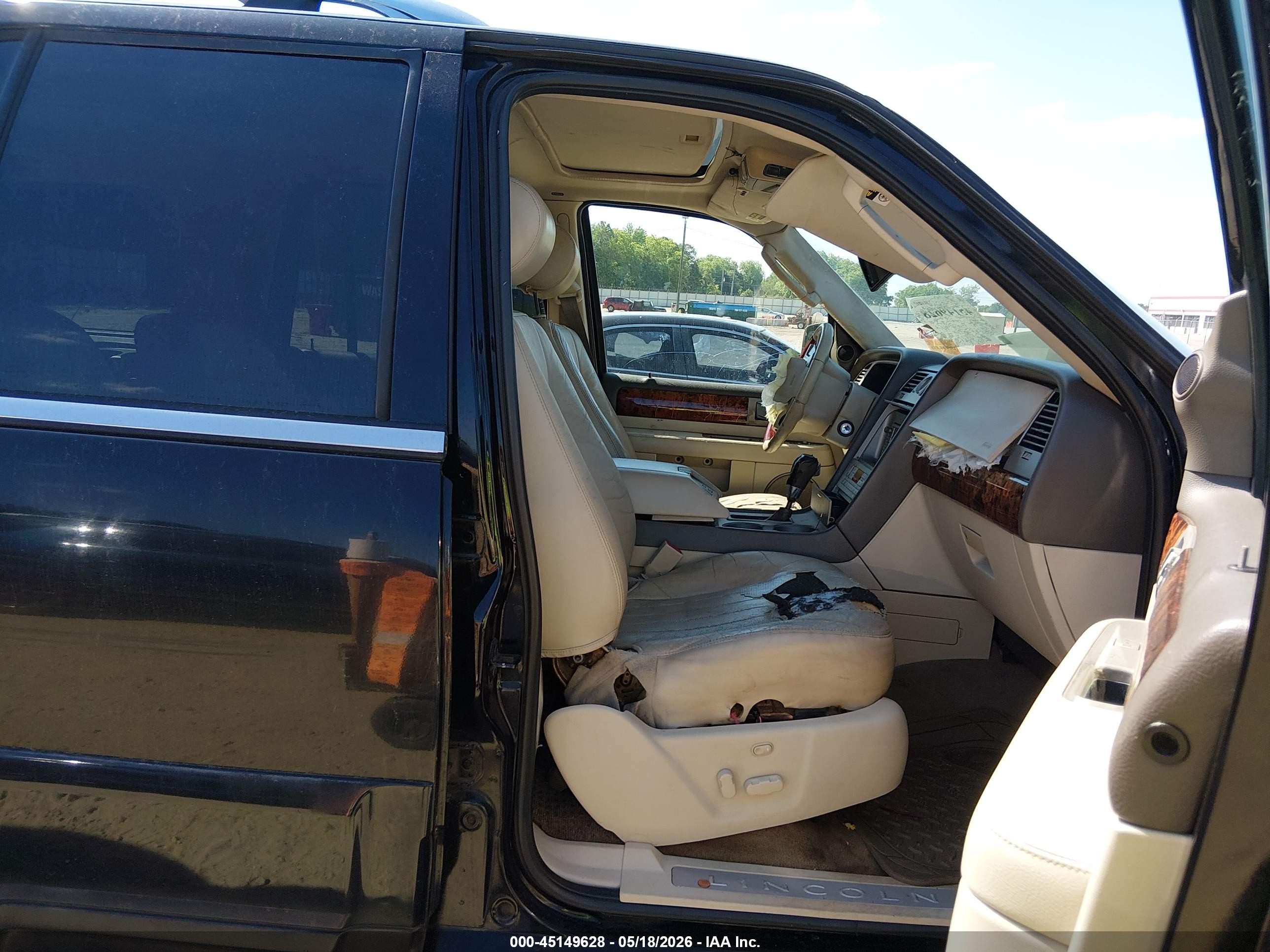 2004 Lincoln Navigator   Black vin: 5LMFU27R14LJ19641