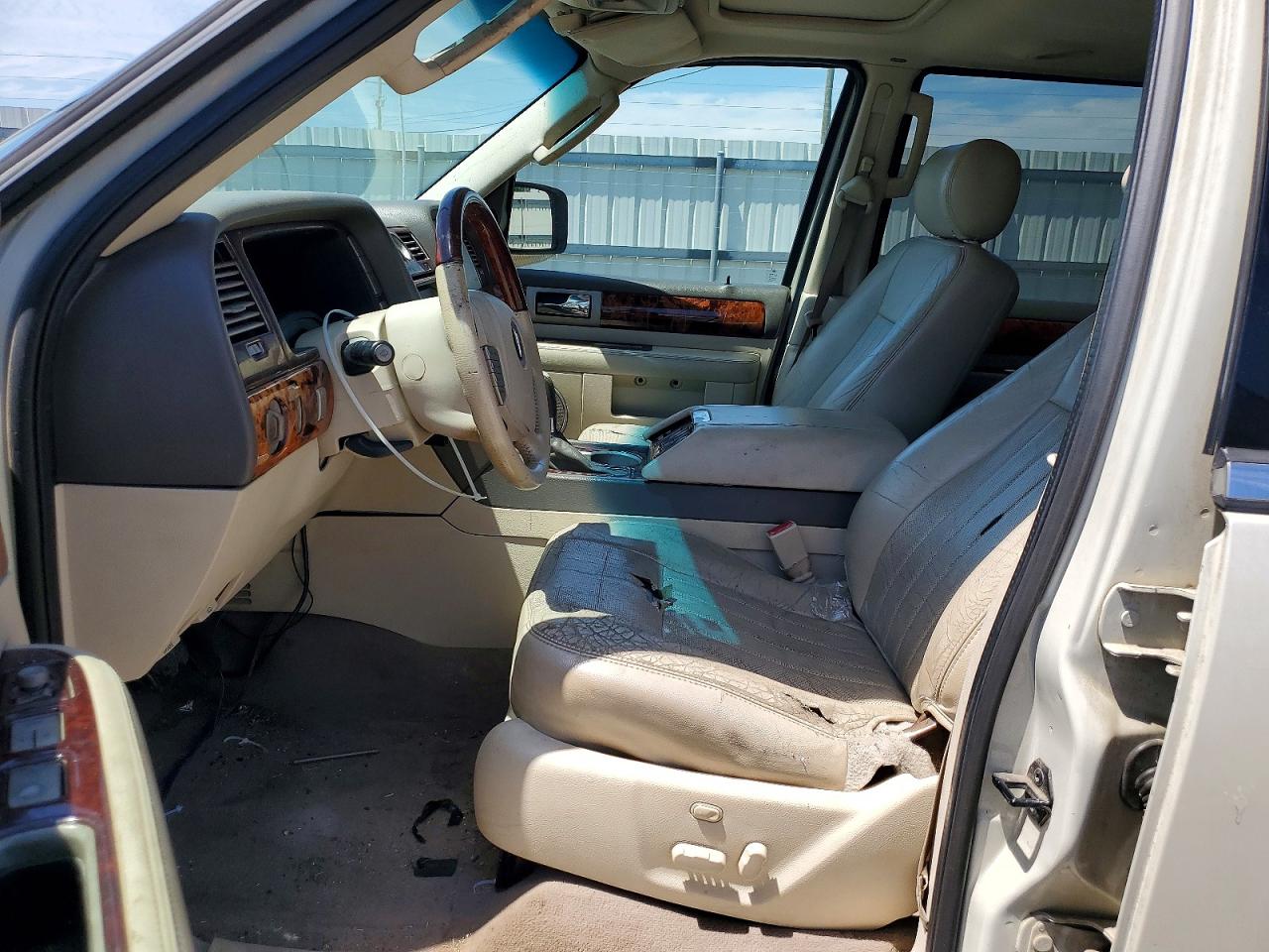 2004 Lincoln Navigator Cream vin: 5LMFU27R14LJ40098