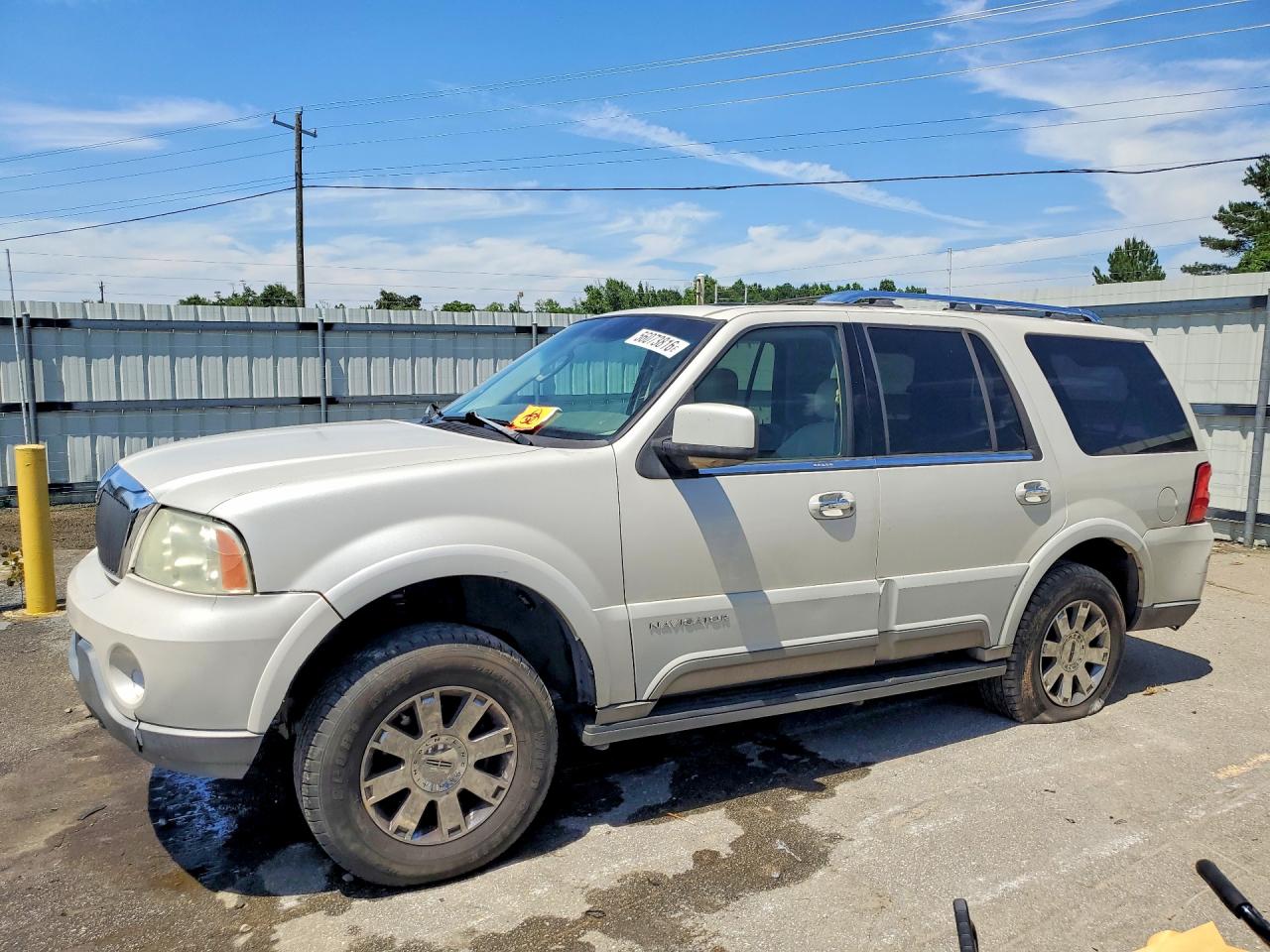 2004 Lincoln Navigator Cream vin: 5LMFU27R14LJ40098