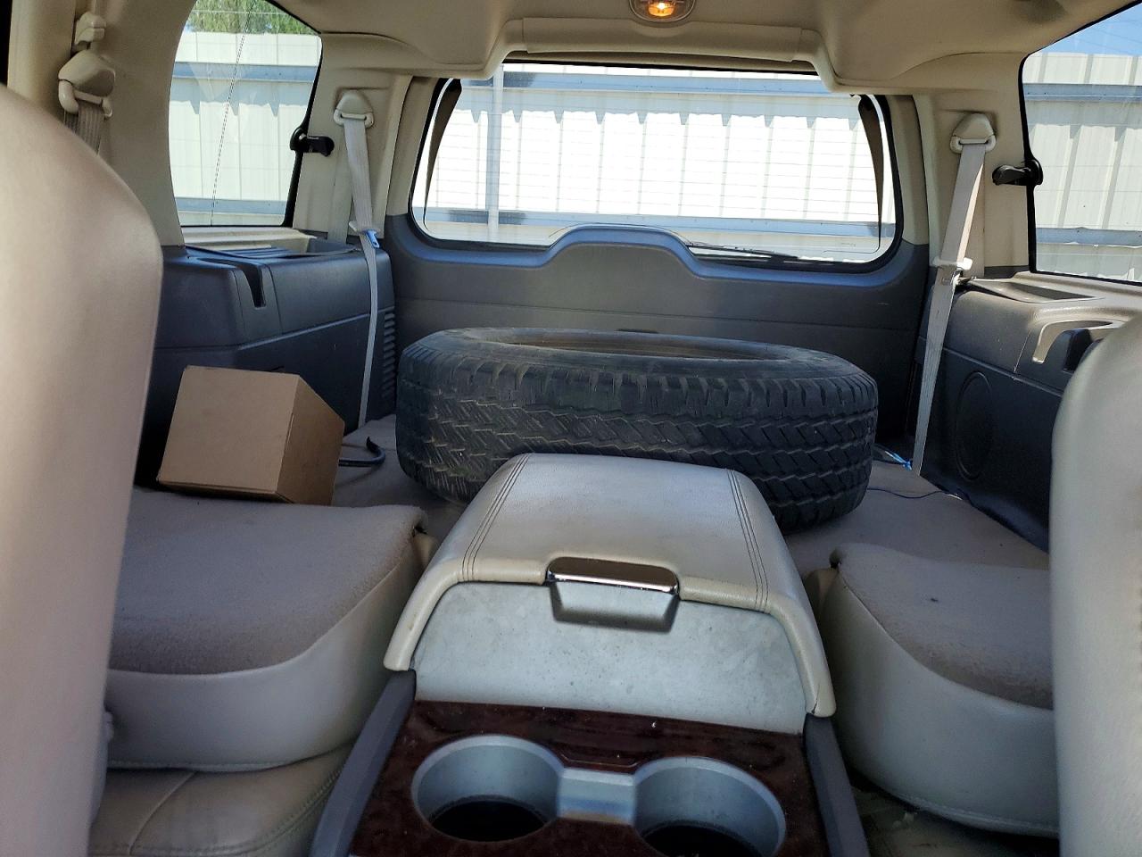 2004 Lincoln Navigator Cream vin: 5LMFU27R14LJ40098