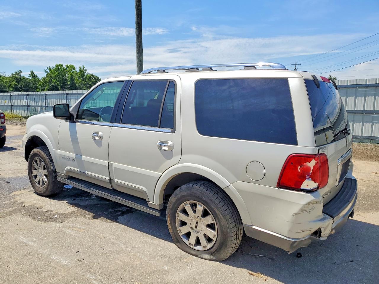 2004 Lincoln Navigator Cream vin: 5LMFU27R14LJ40098