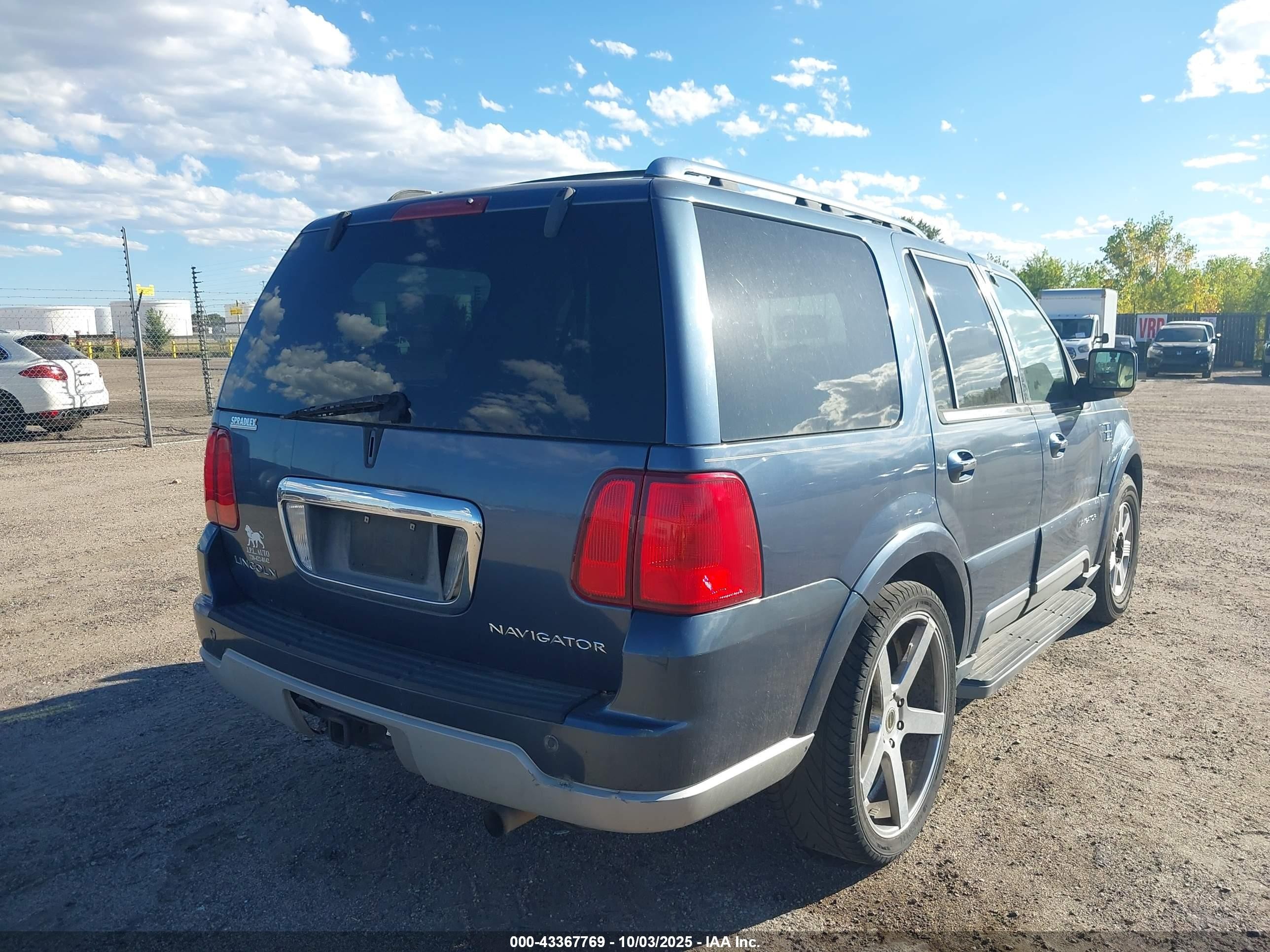 2003 Lincoln Navigator   Light Blue vin: 5LMFU27R23LJ48905