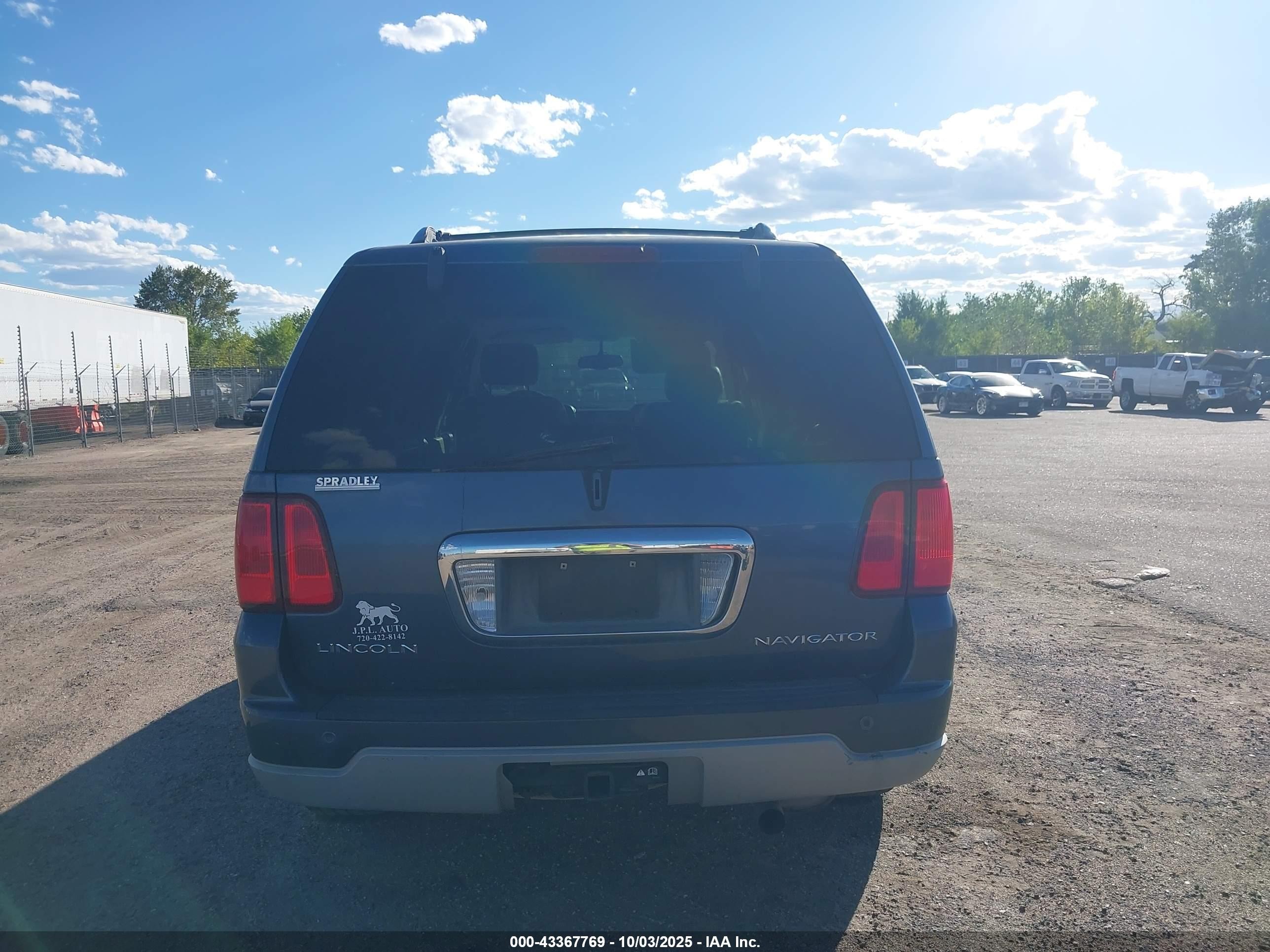 2003 Lincoln Navigator   Light Blue vin: 5LMFU27R23LJ48905
