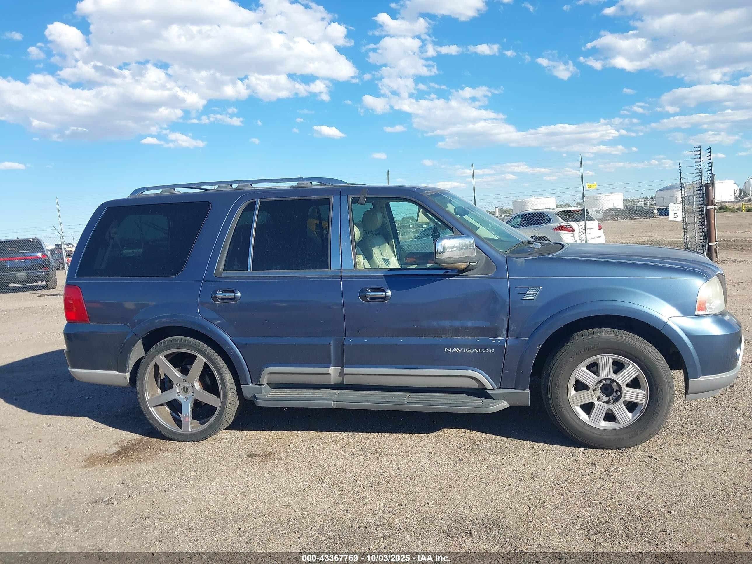 2003 Lincoln Navigator   Light Blue vin: 5LMFU27R23LJ48905