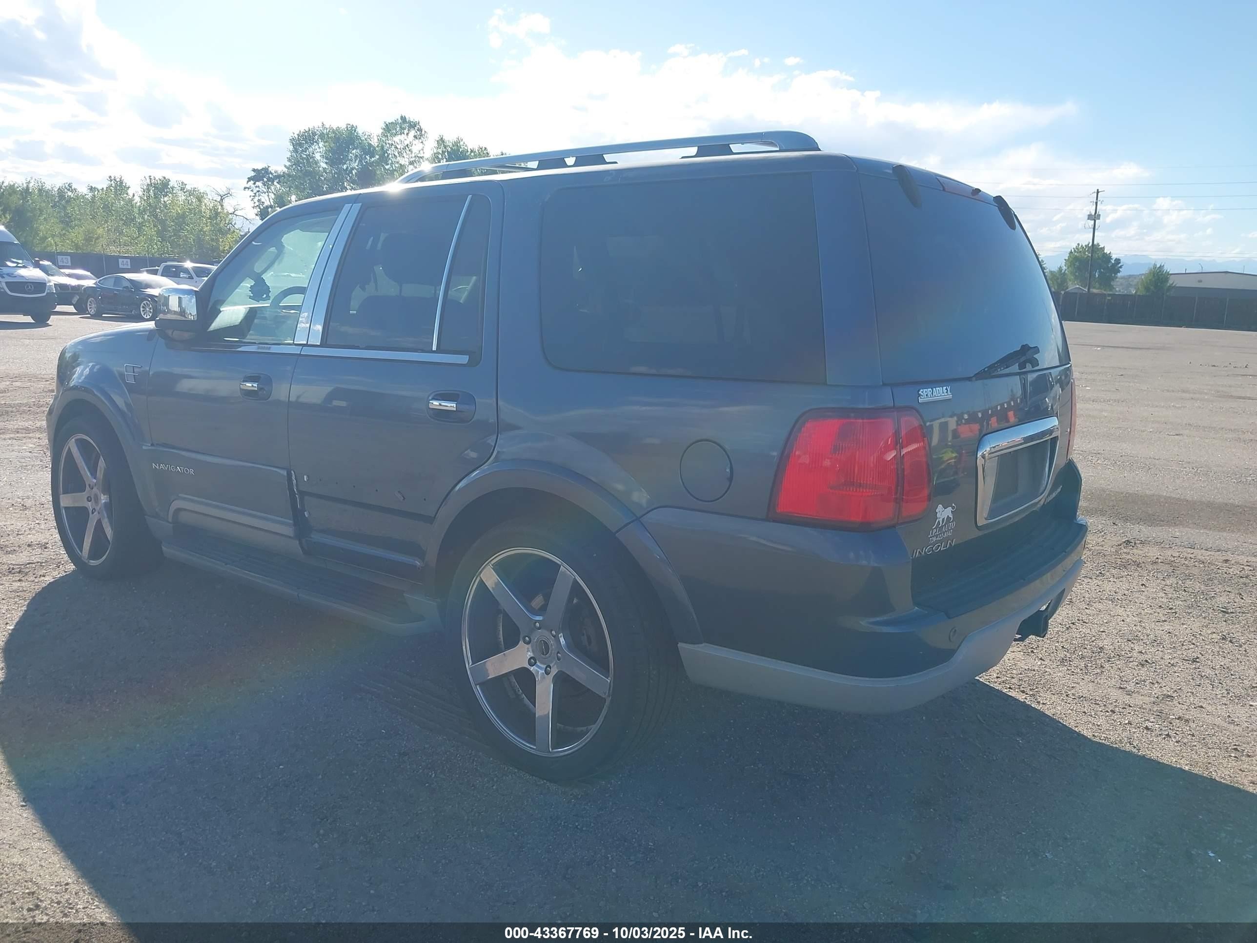 2003 Lincoln Navigator   Light Blue vin: 5LMFU27R23LJ48905