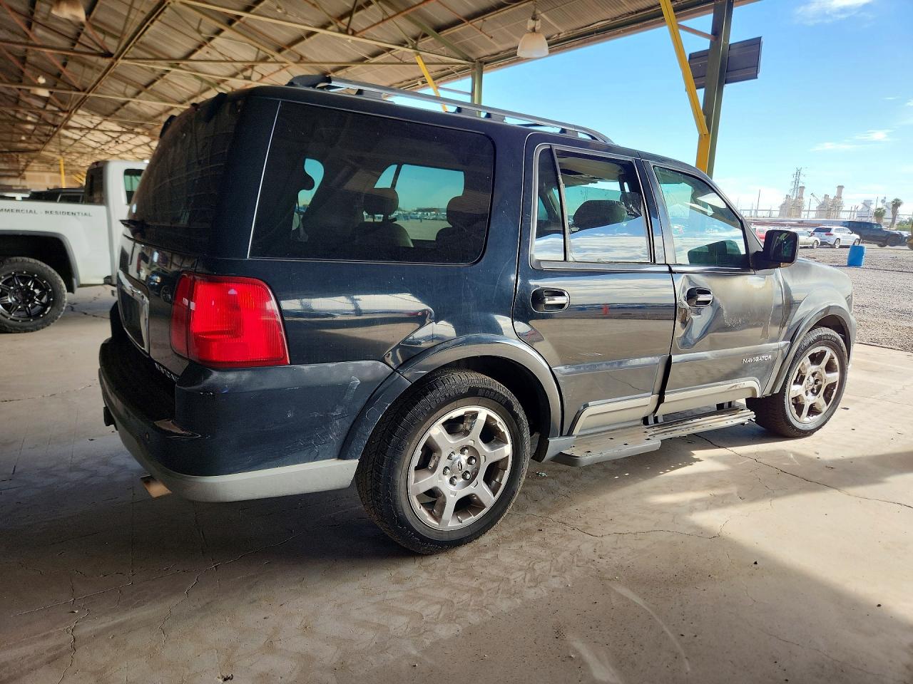 2004 Lincoln Navigator Black vin: 5LMFU27R24LJ02346