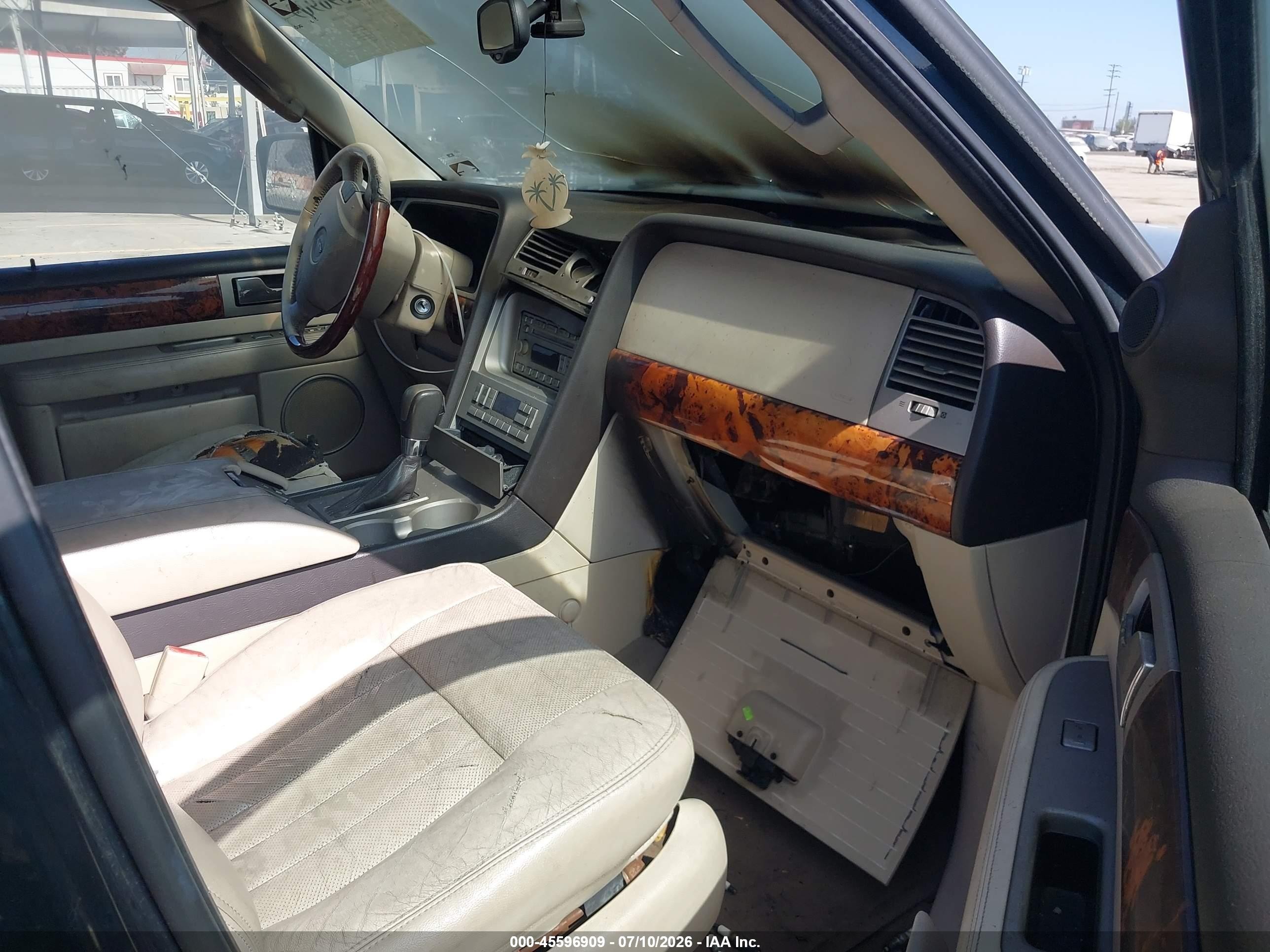 2003 Lincoln Navigator   Gray vin: 5LMFU27R33LJ36147