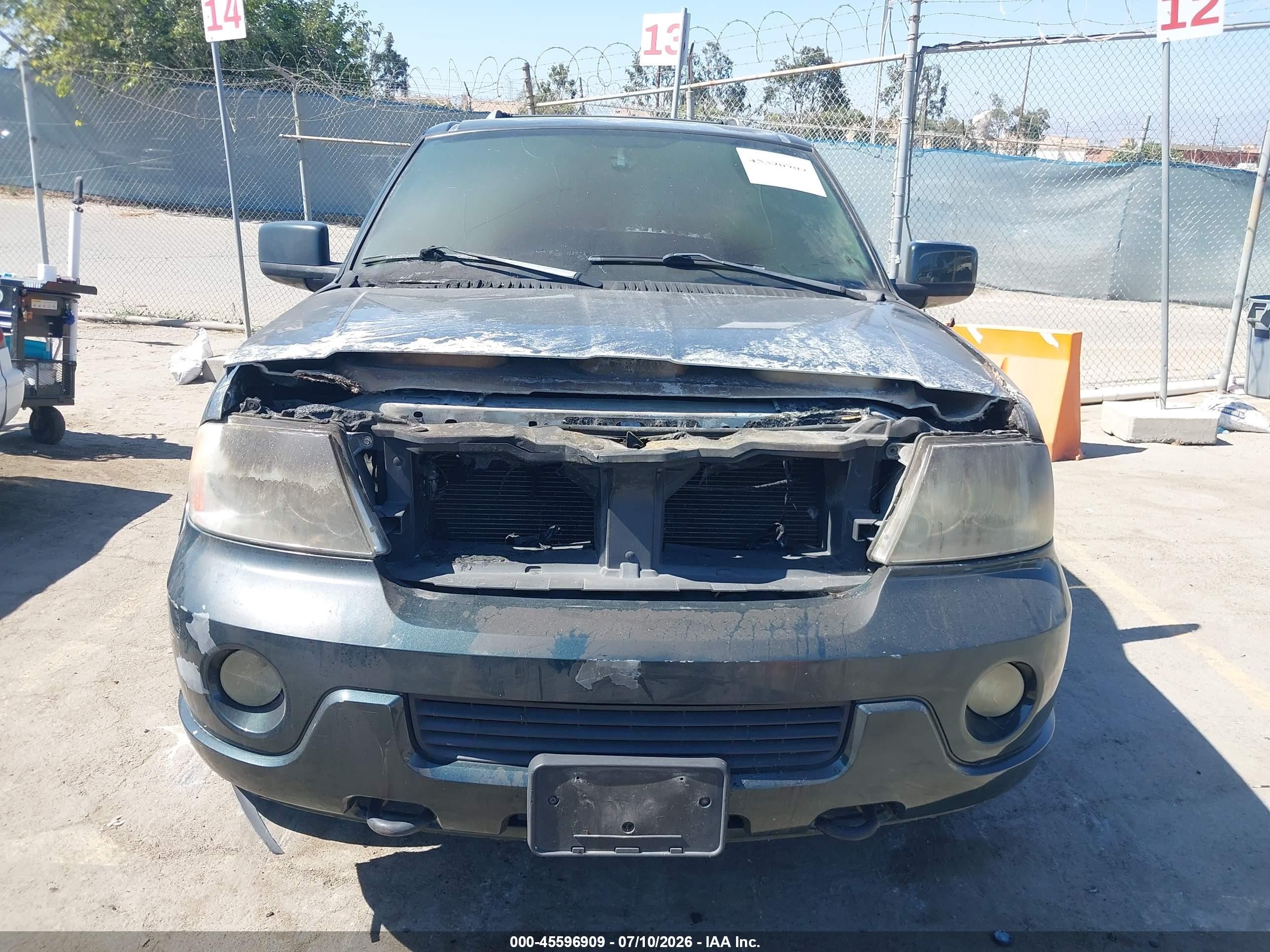 2003 Lincoln Navigator   Gray vin: 5LMFU27R33LJ36147