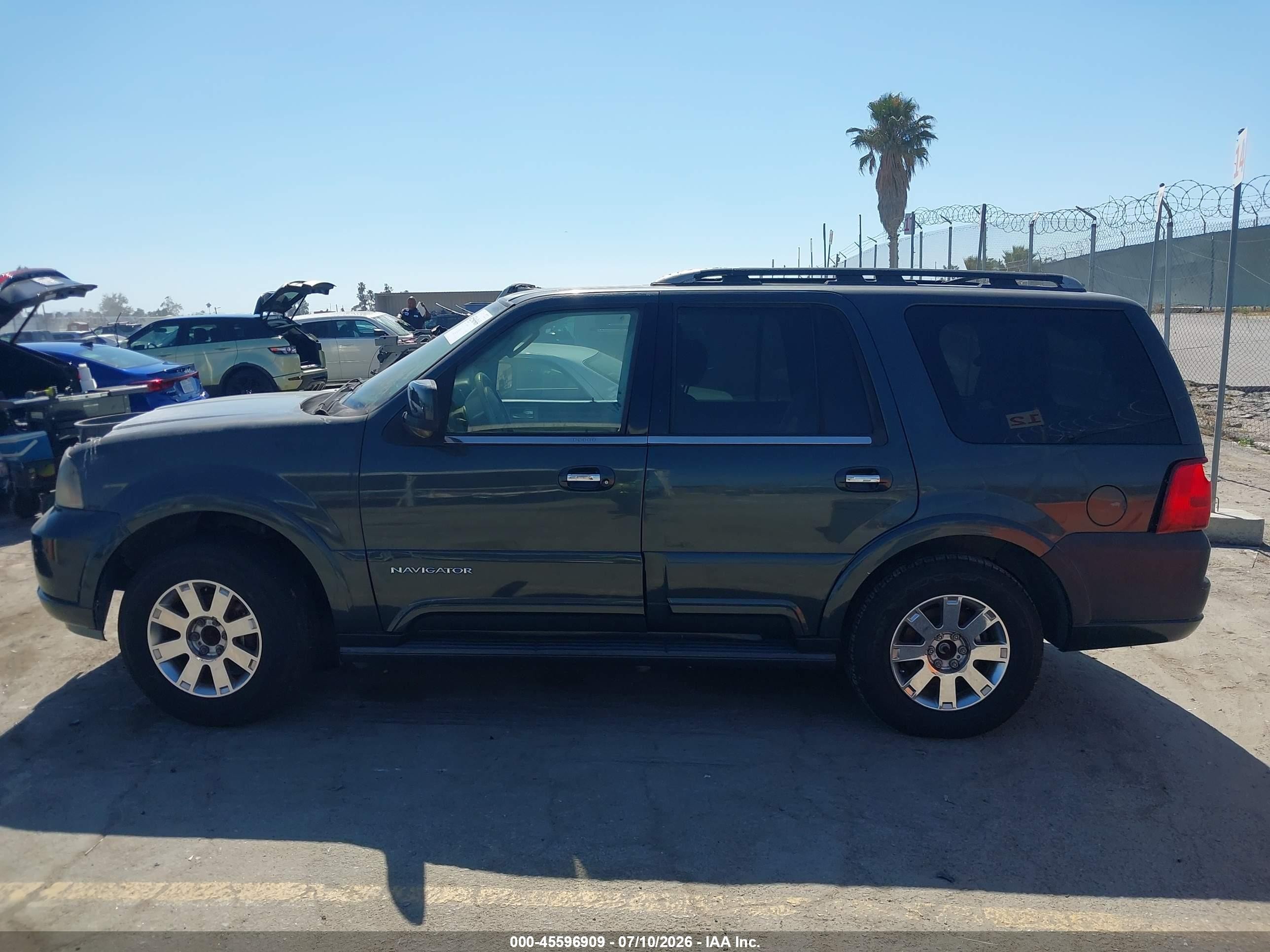 2003 Lincoln Navigator   Gray vin: 5LMFU27R33LJ36147