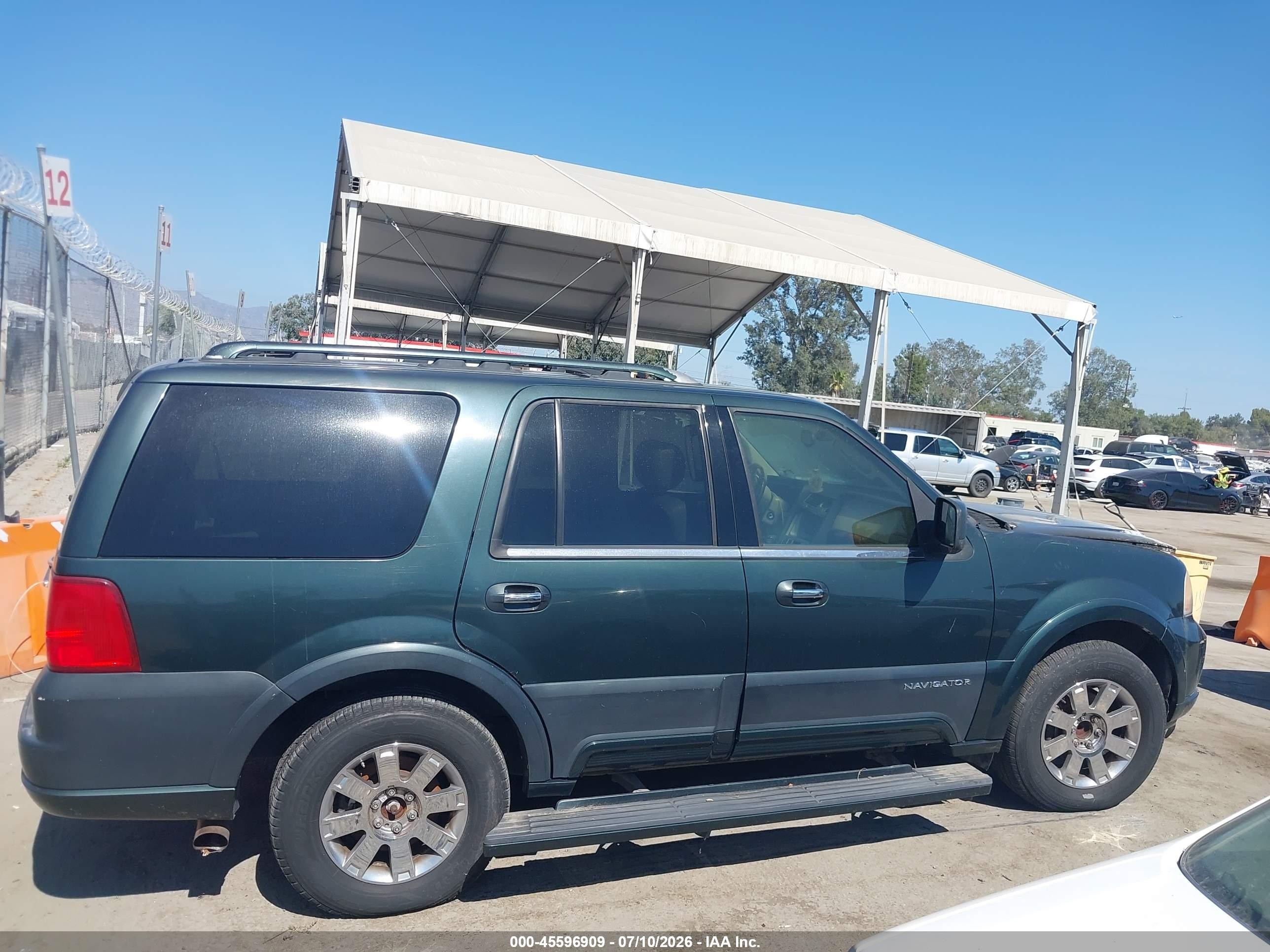 2003 Lincoln Navigator   Gray vin: 5LMFU27R33LJ36147
