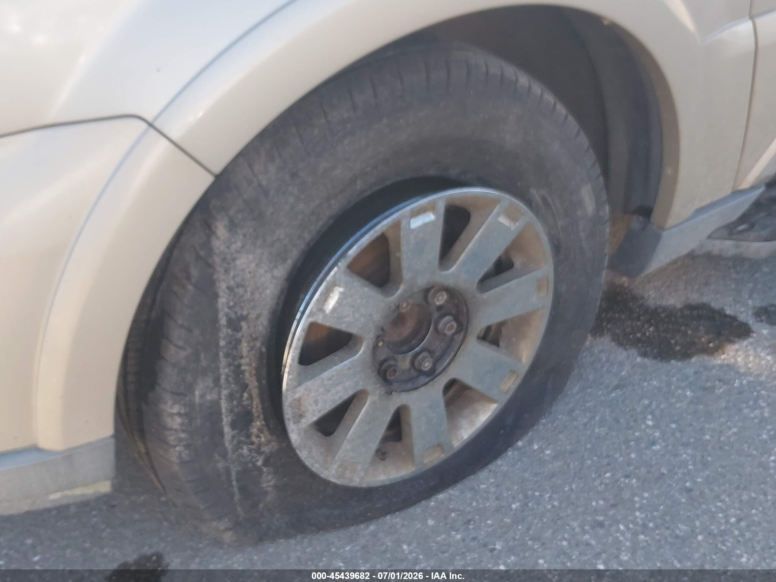 2004 Lincoln Navigator   Gold vin: 5LMFU27R34LJ31533