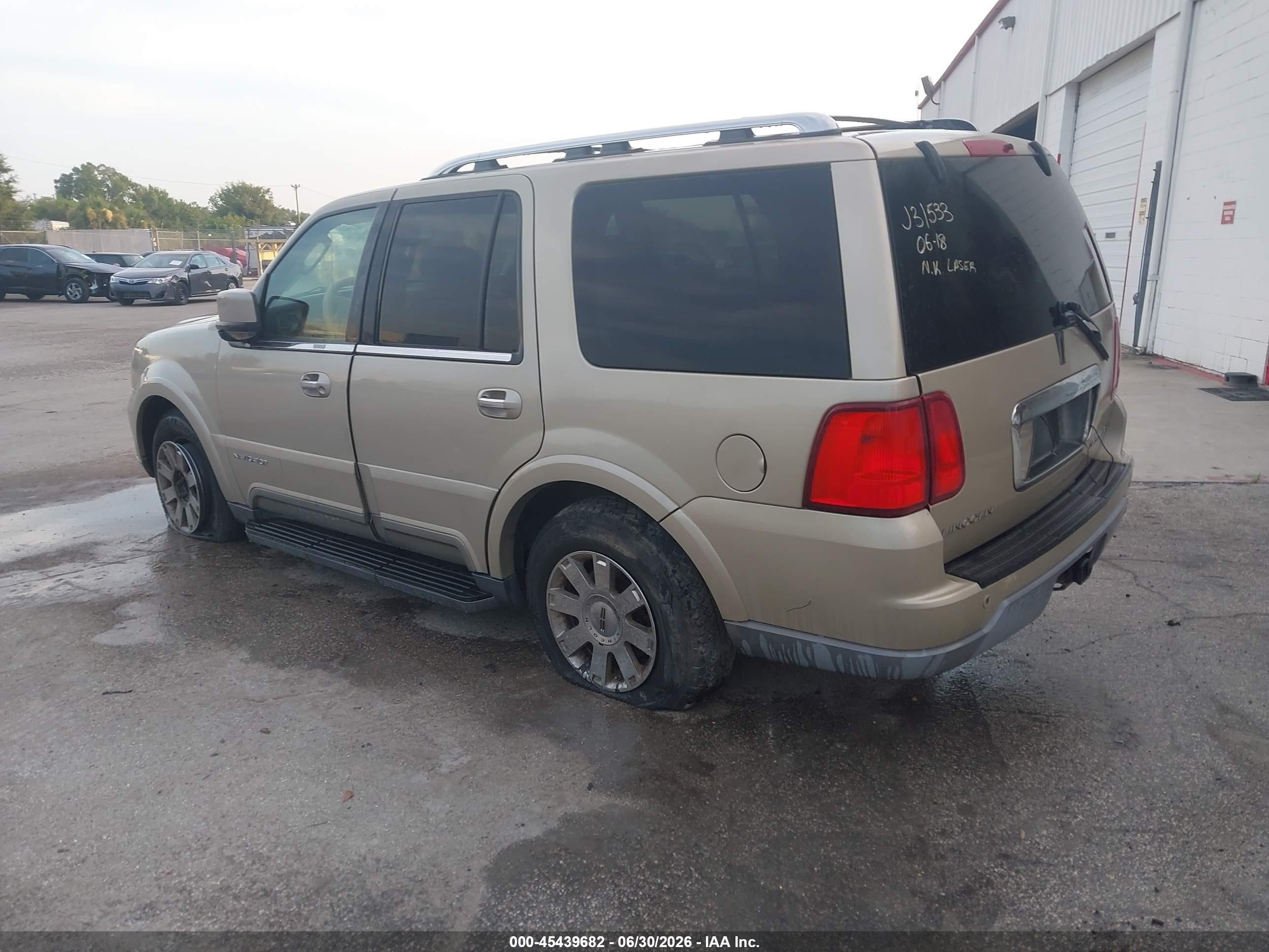 2004 Lincoln Navigator   Gold vin: 5LMFU27R34LJ31533