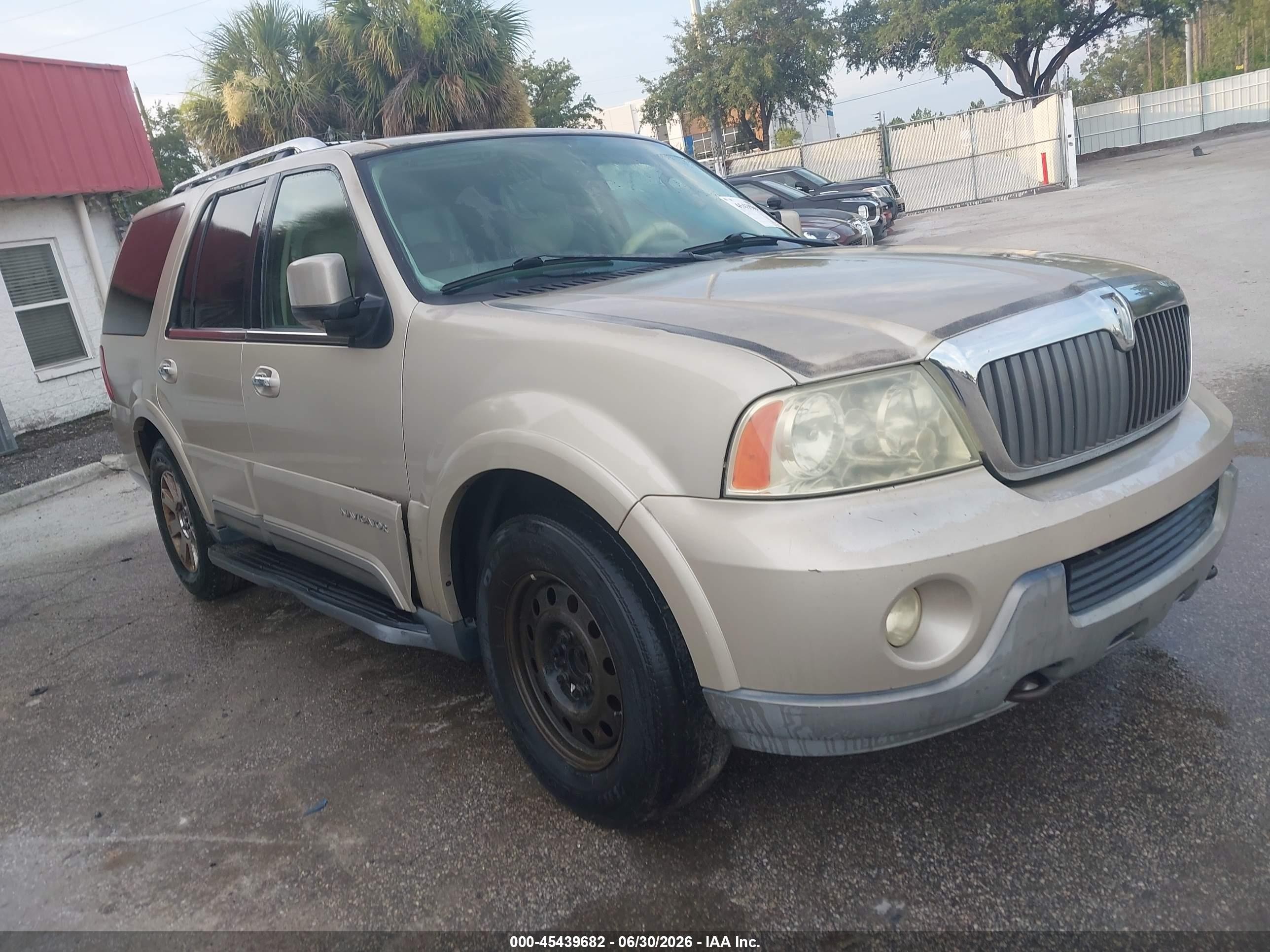 2004 Lincoln Navigator   Gold vin: 5LMFU27R34LJ31533