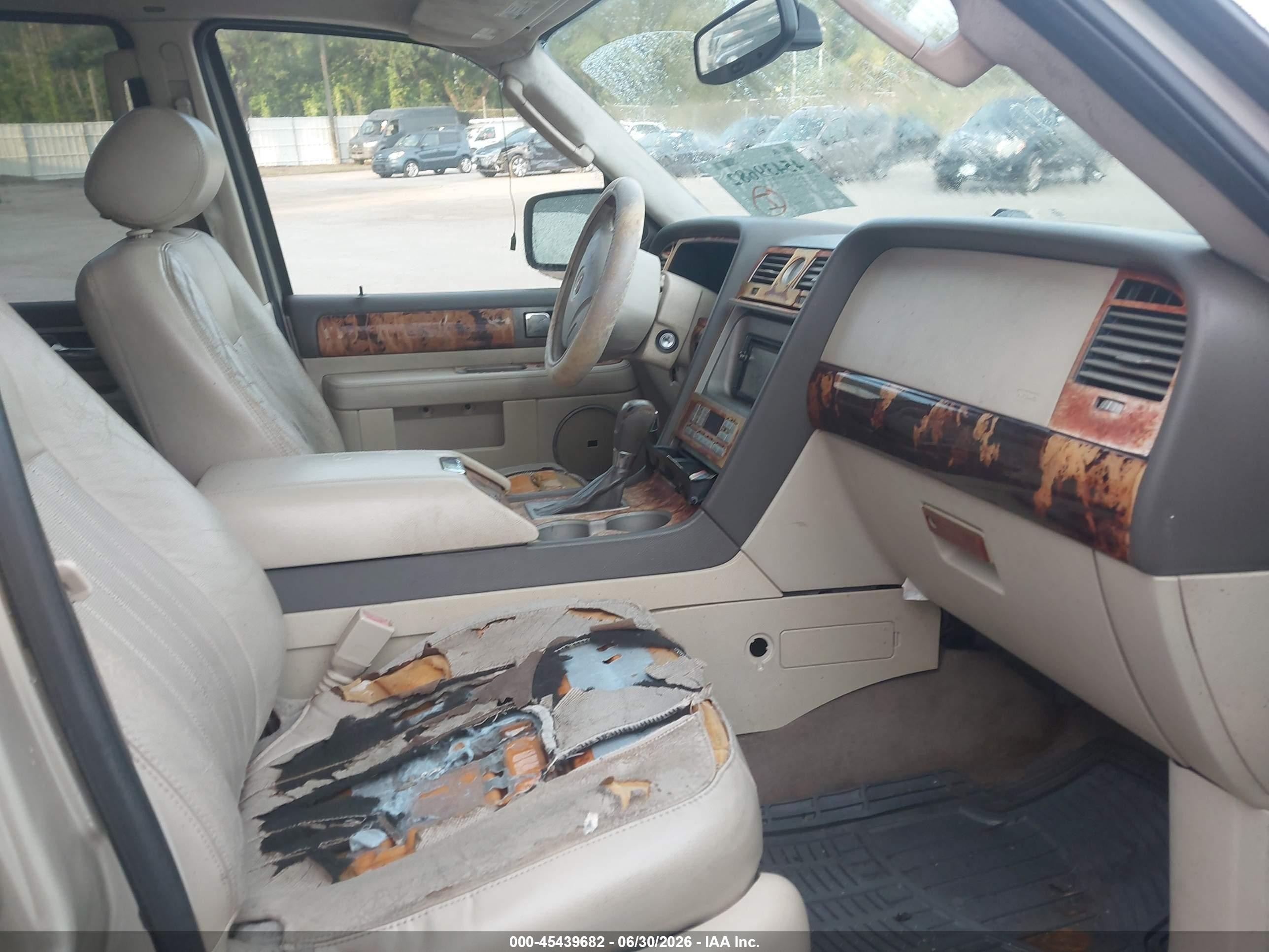 2004 Lincoln Navigator   Gold vin: 5LMFU27R34LJ31533