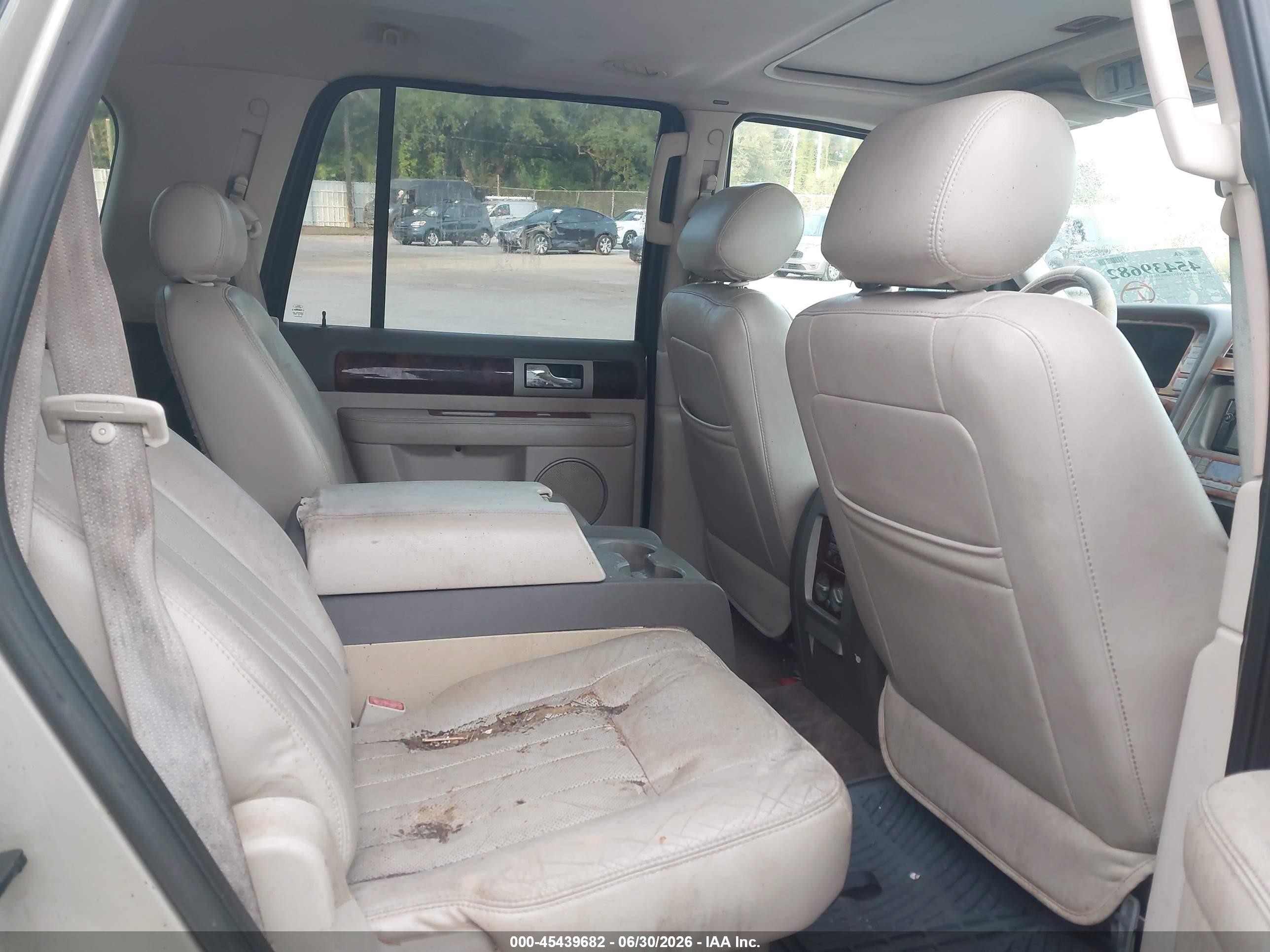 2004 Lincoln Navigator   Gold vin: 5LMFU27R34LJ31533