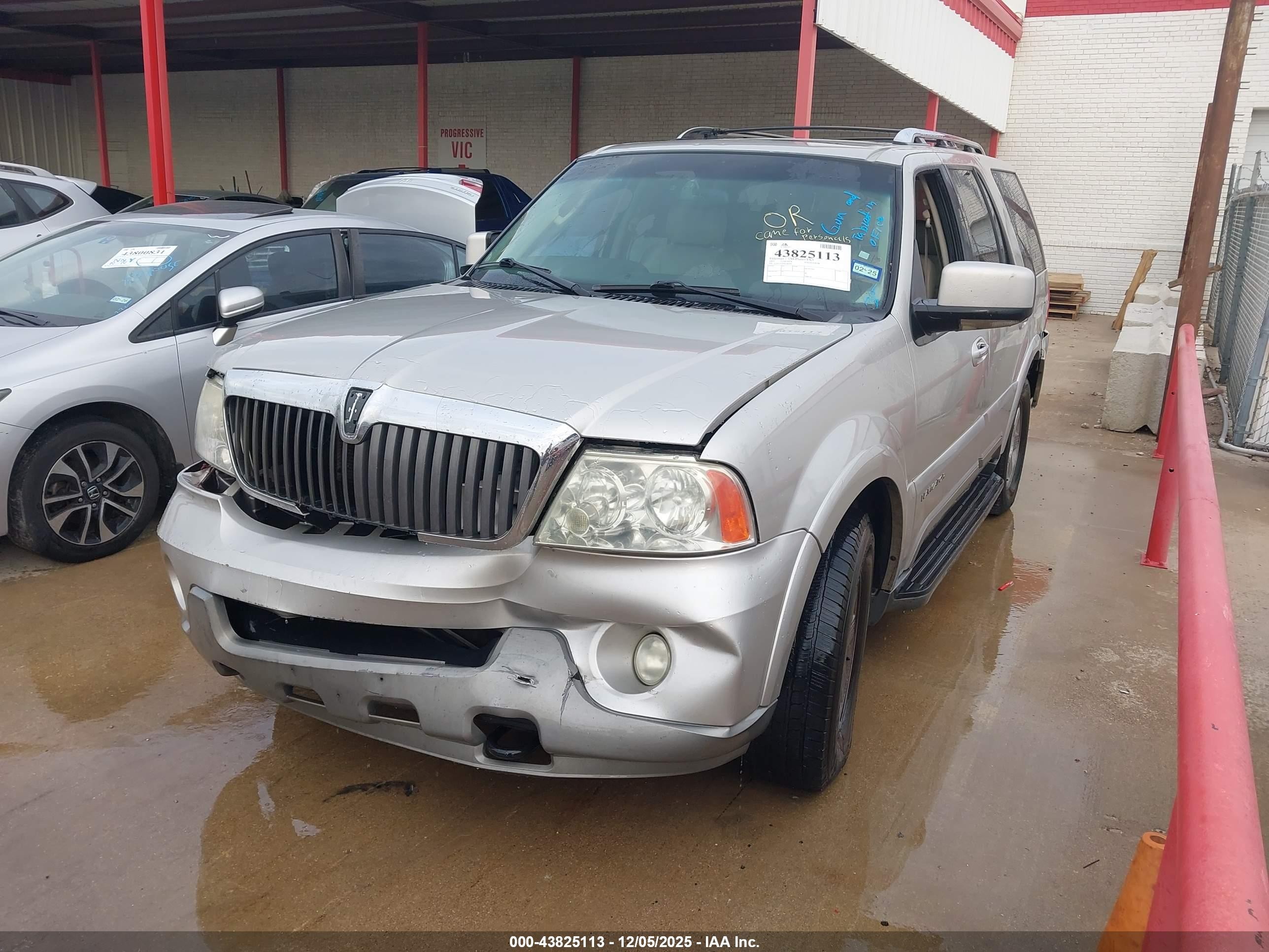 2003 Lincoln Navigator   Silver vin: 5LMFU27R43LJ06395