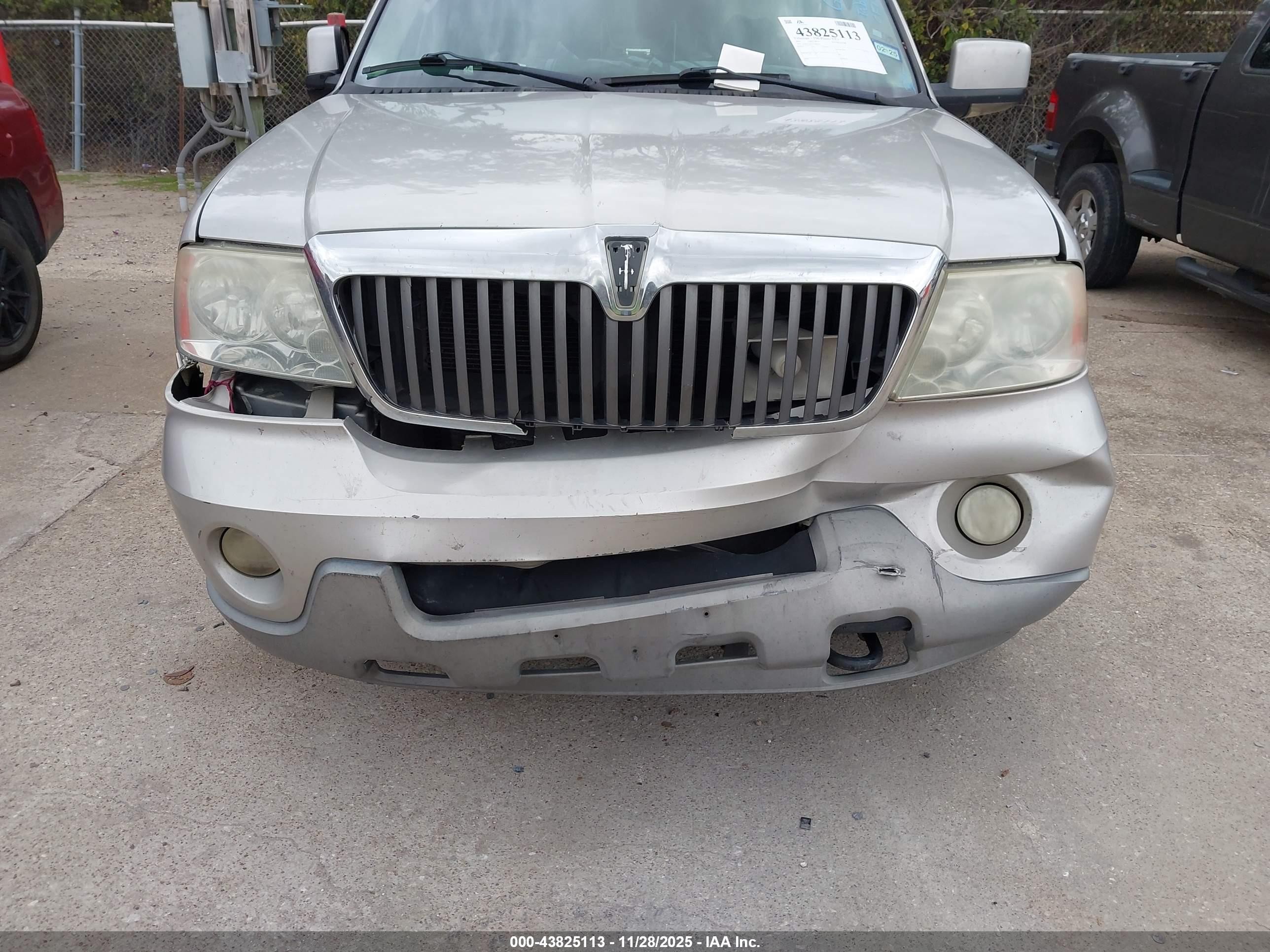 2003 Lincoln Navigator   Silver vin: 5LMFU27R43LJ06395