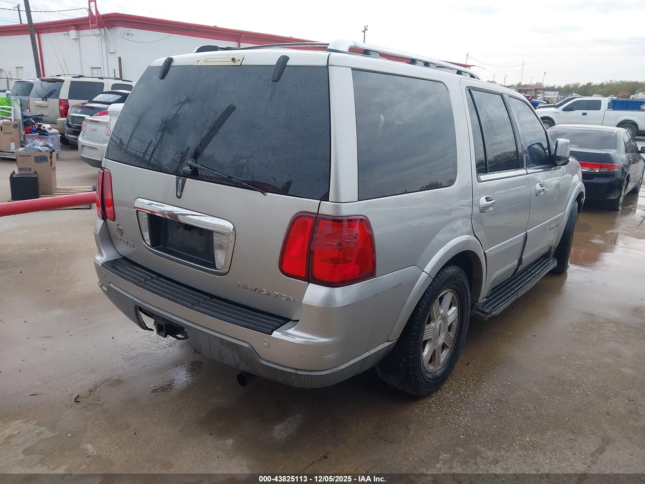 2003 Lincoln Navigator   Silver vin: 5LMFU27R43LJ06395
