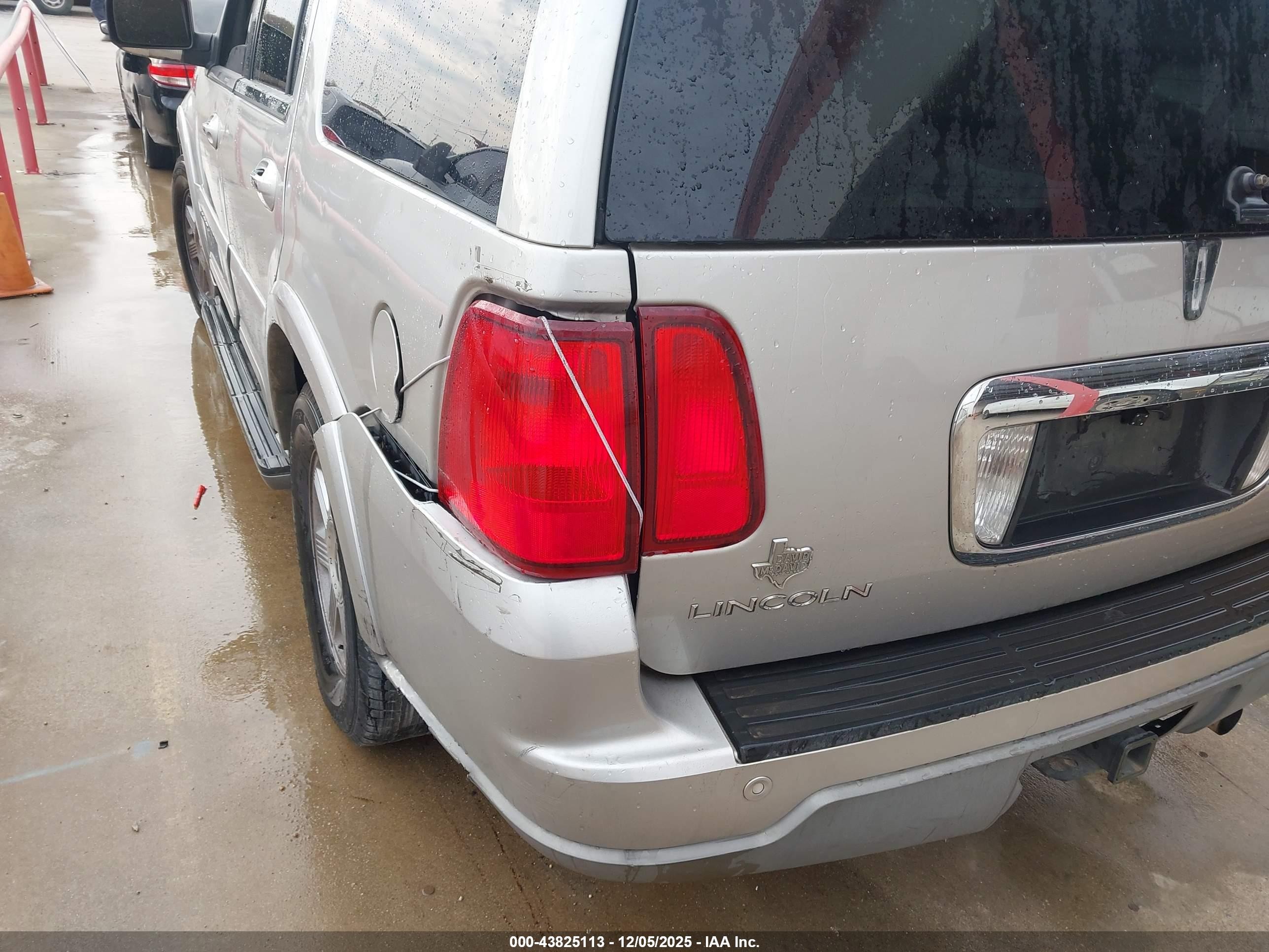 2003 Lincoln Navigator   Silver vin: 5LMFU27R43LJ06395