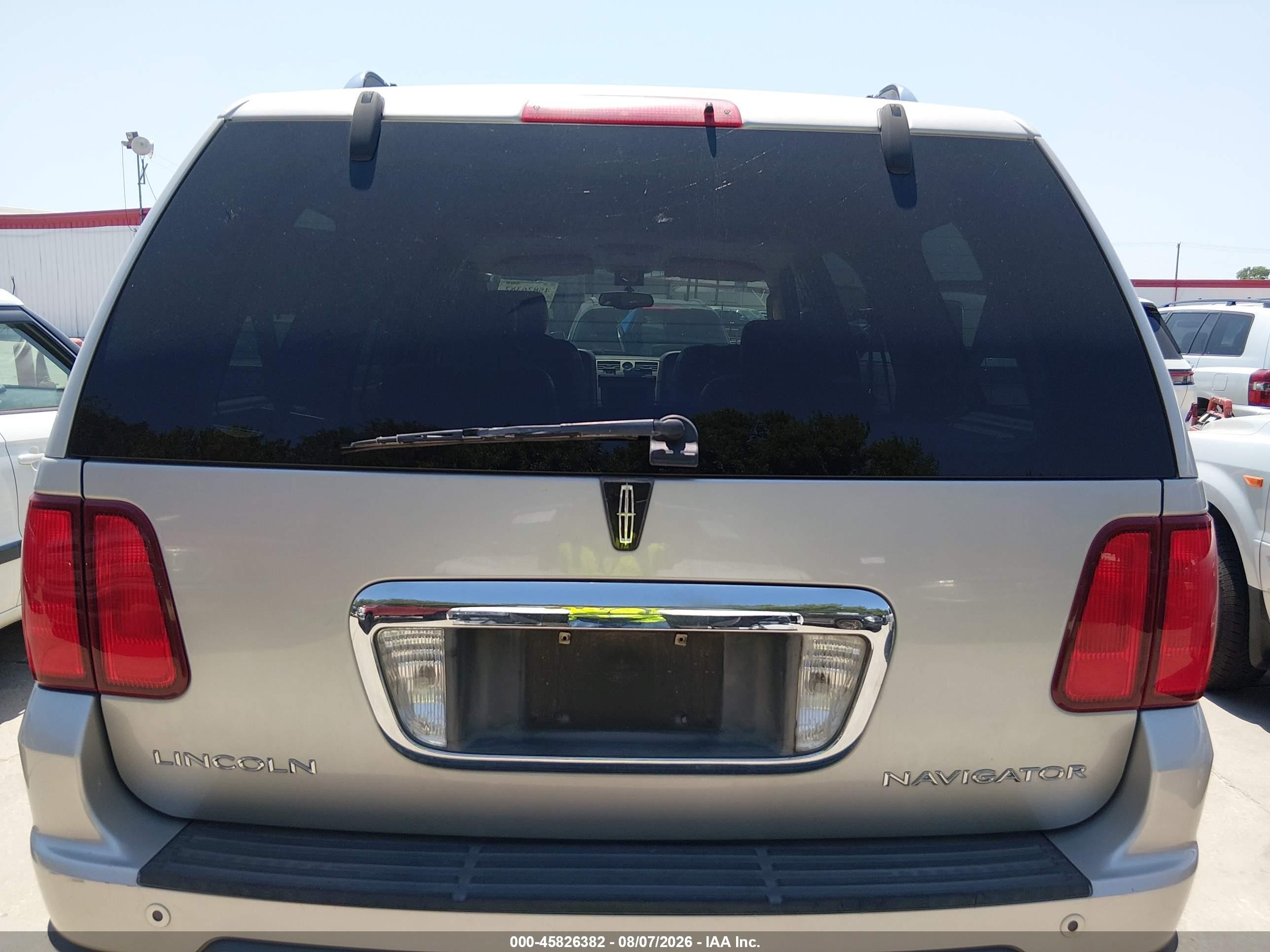 2004 Lincoln Navigator   Silver vin: 5LMFU27R44LJ03501