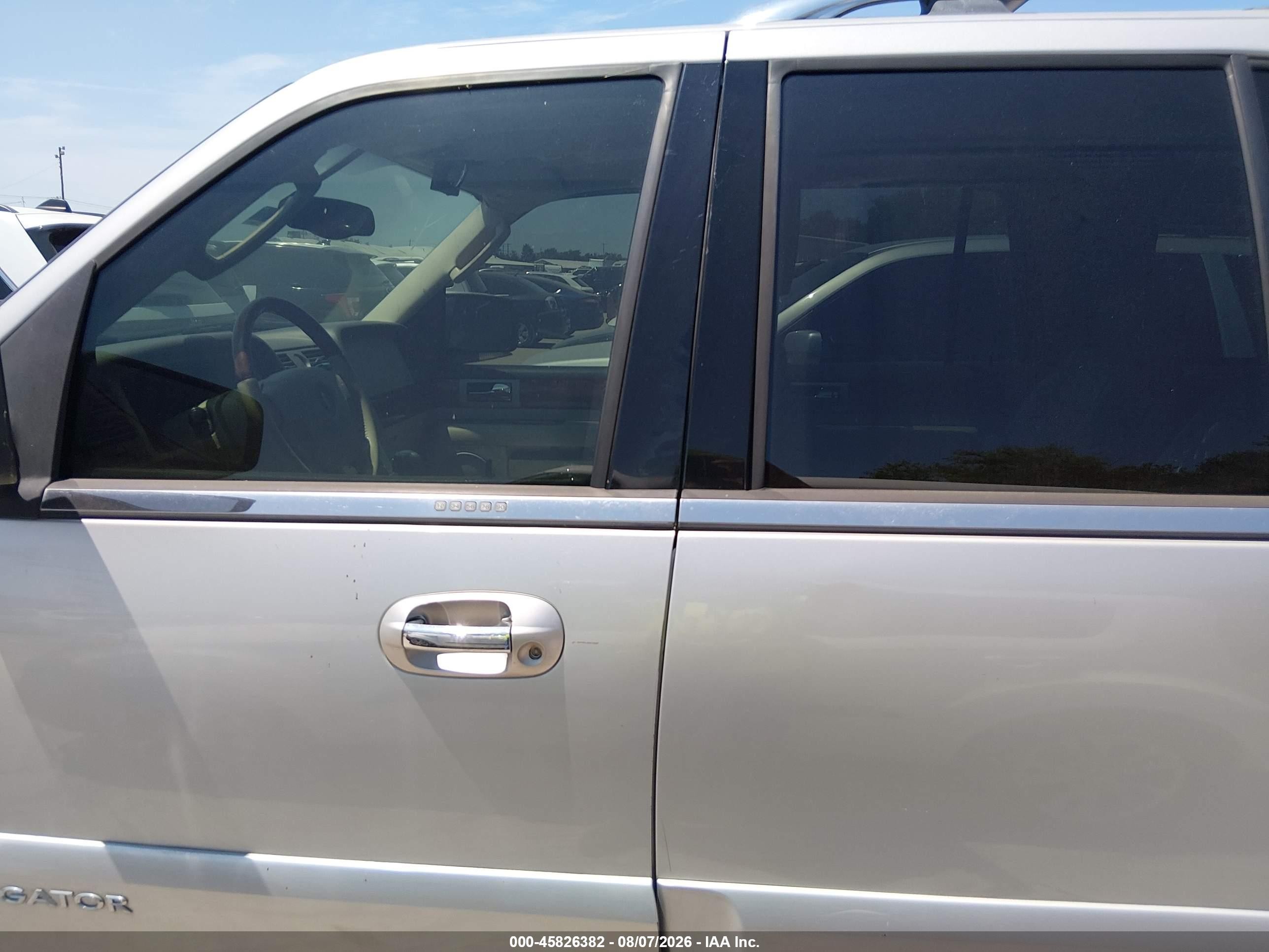 2004 Lincoln Navigator   Silver vin: 5LMFU27R44LJ03501