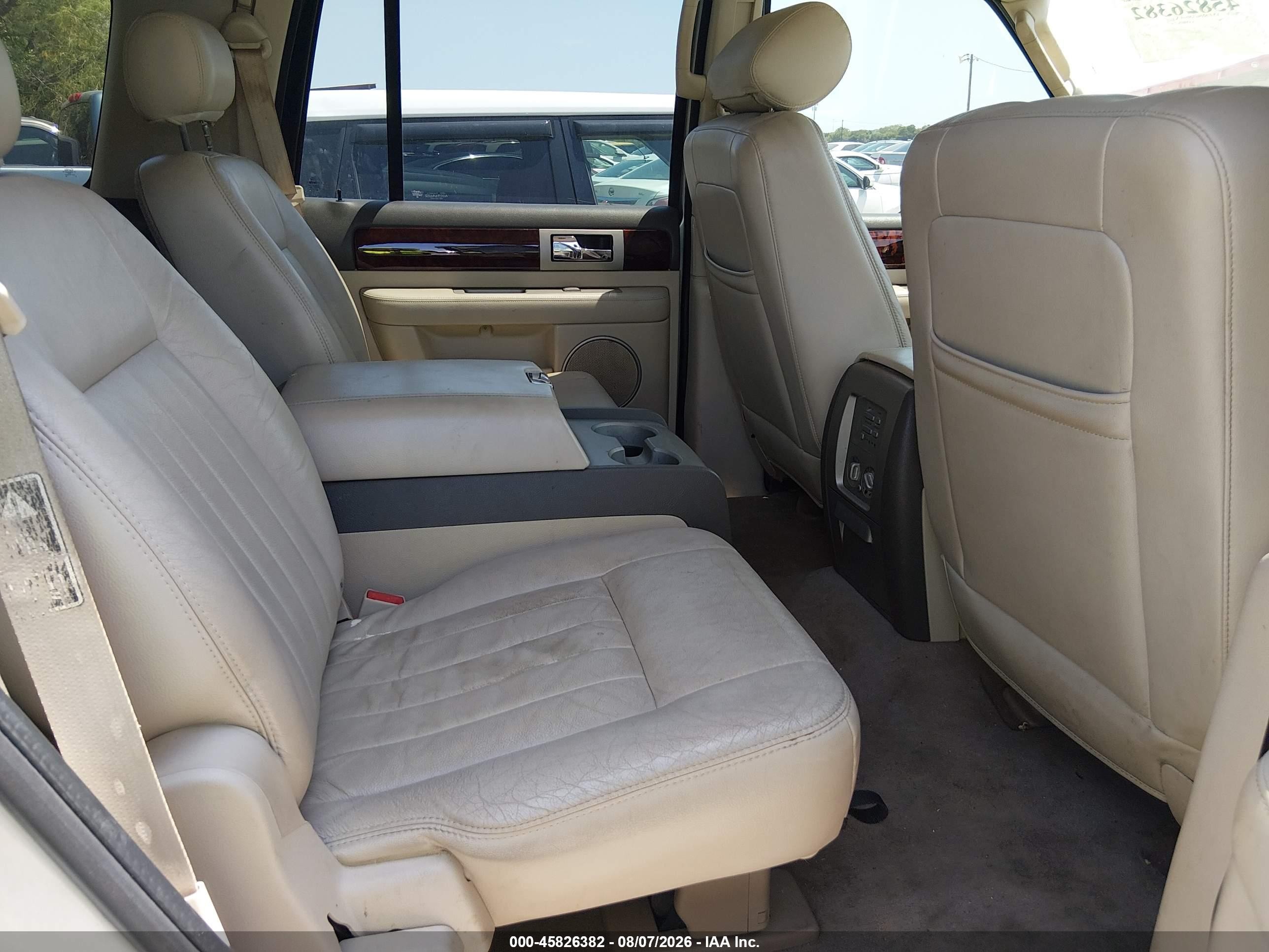 2004 Lincoln Navigator   Silver vin: 5LMFU27R44LJ03501