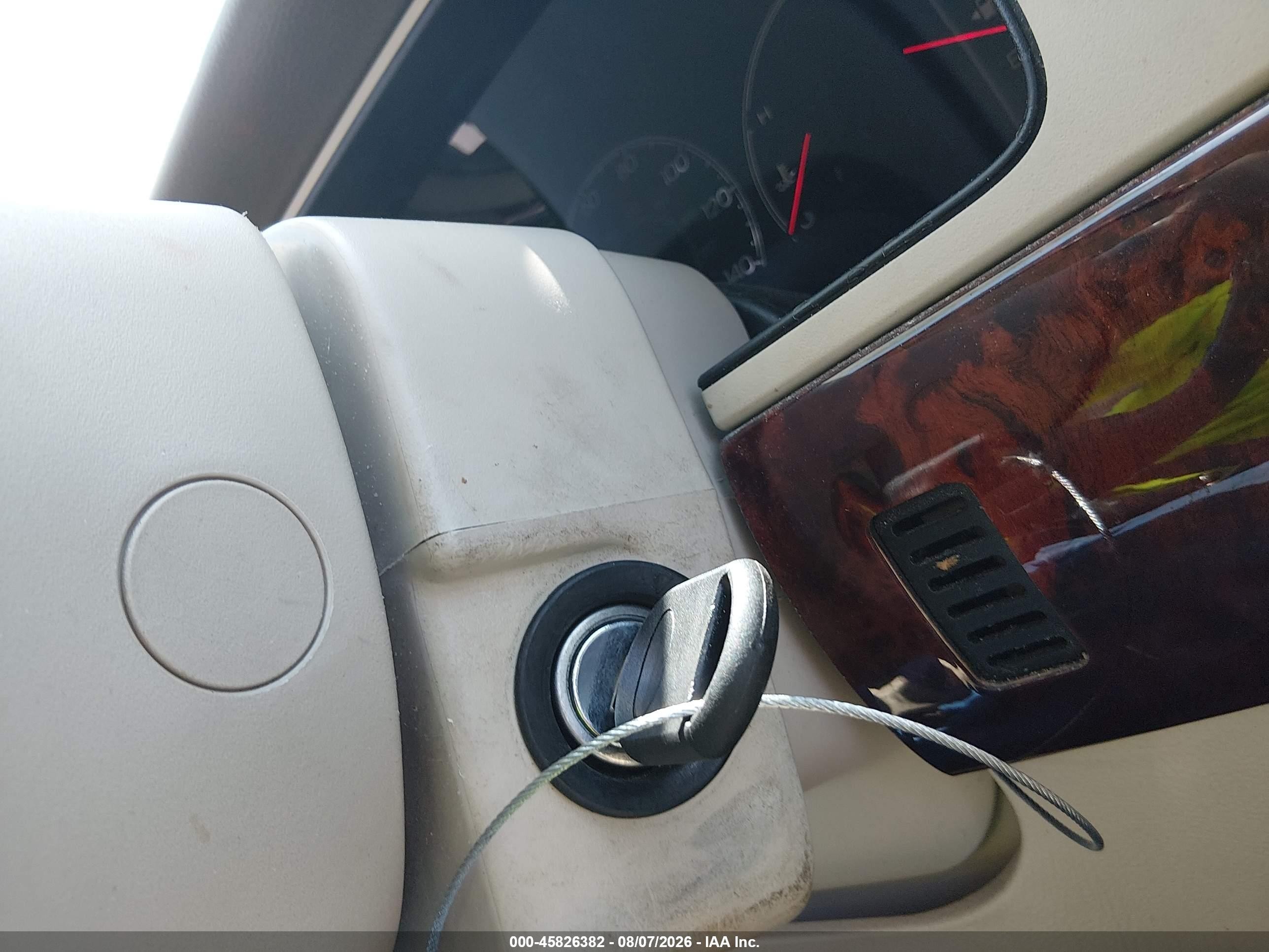 2004 Lincoln Navigator   Silver vin: 5LMFU27R44LJ03501
