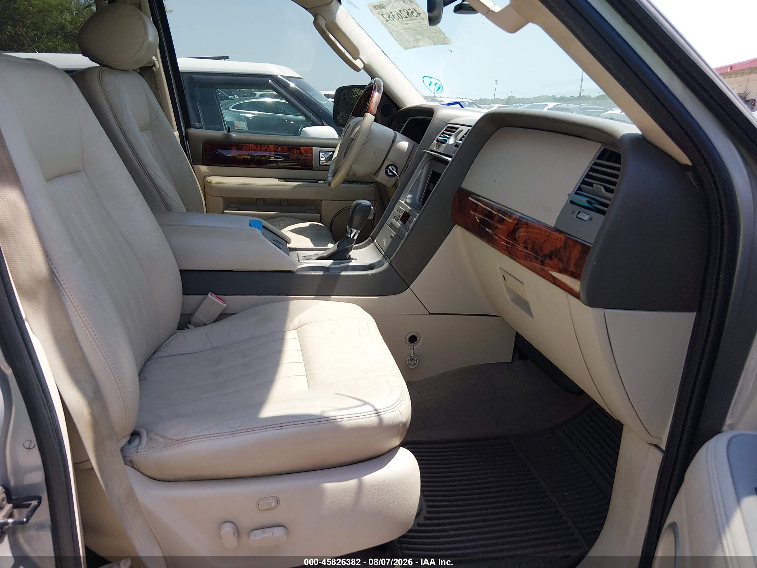 2004 Lincoln Navigator   Silver vin: 5LMFU27R44LJ03501