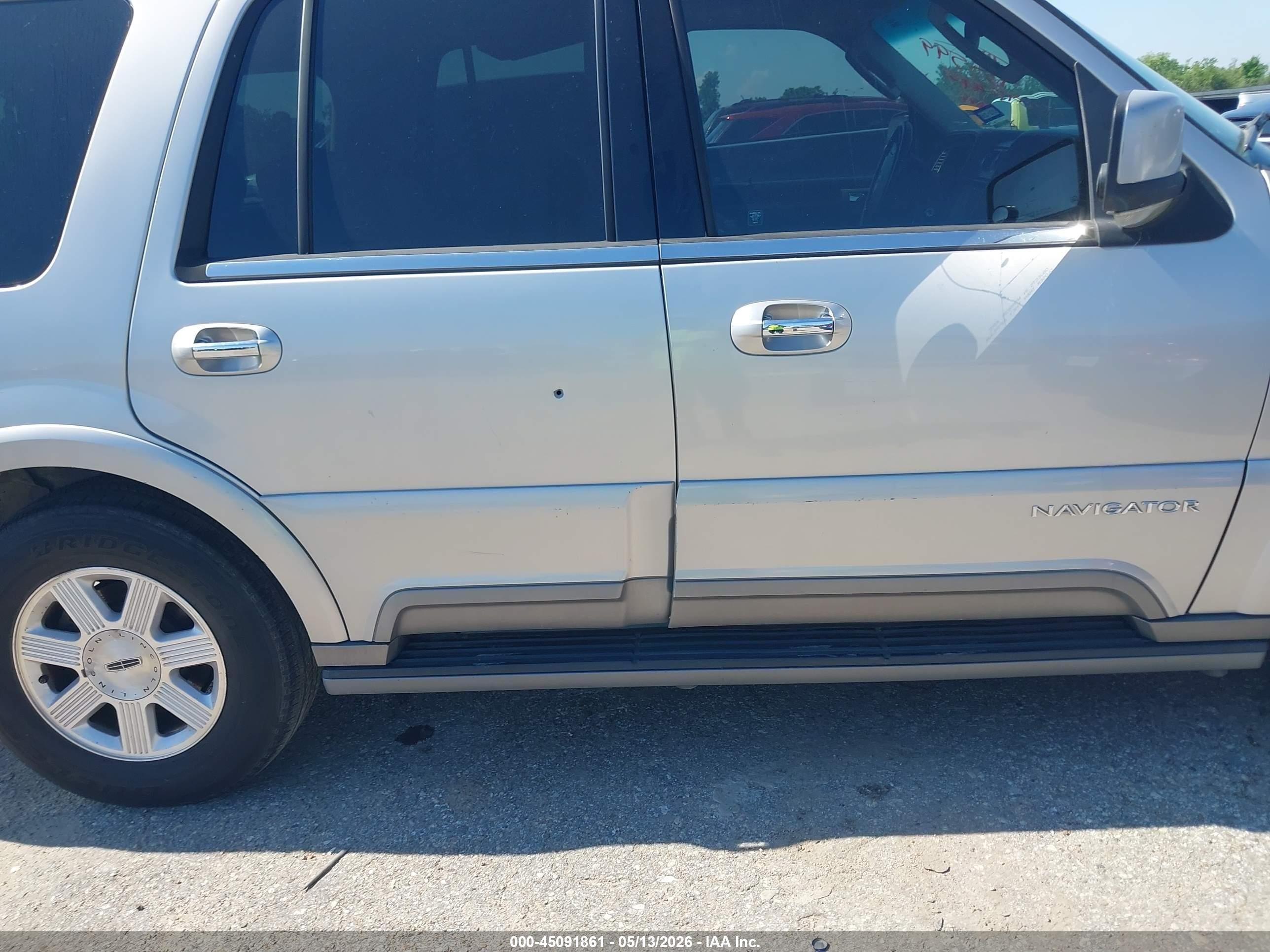2003 Lincoln Navigator   Silver vin: 5LMFU27R53LJ25599
