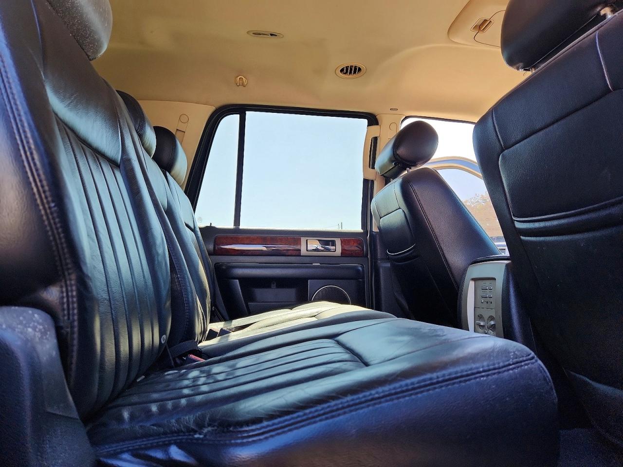 2003 Lincoln Navigator Brown vin: 5LMFU27R53LJ47148