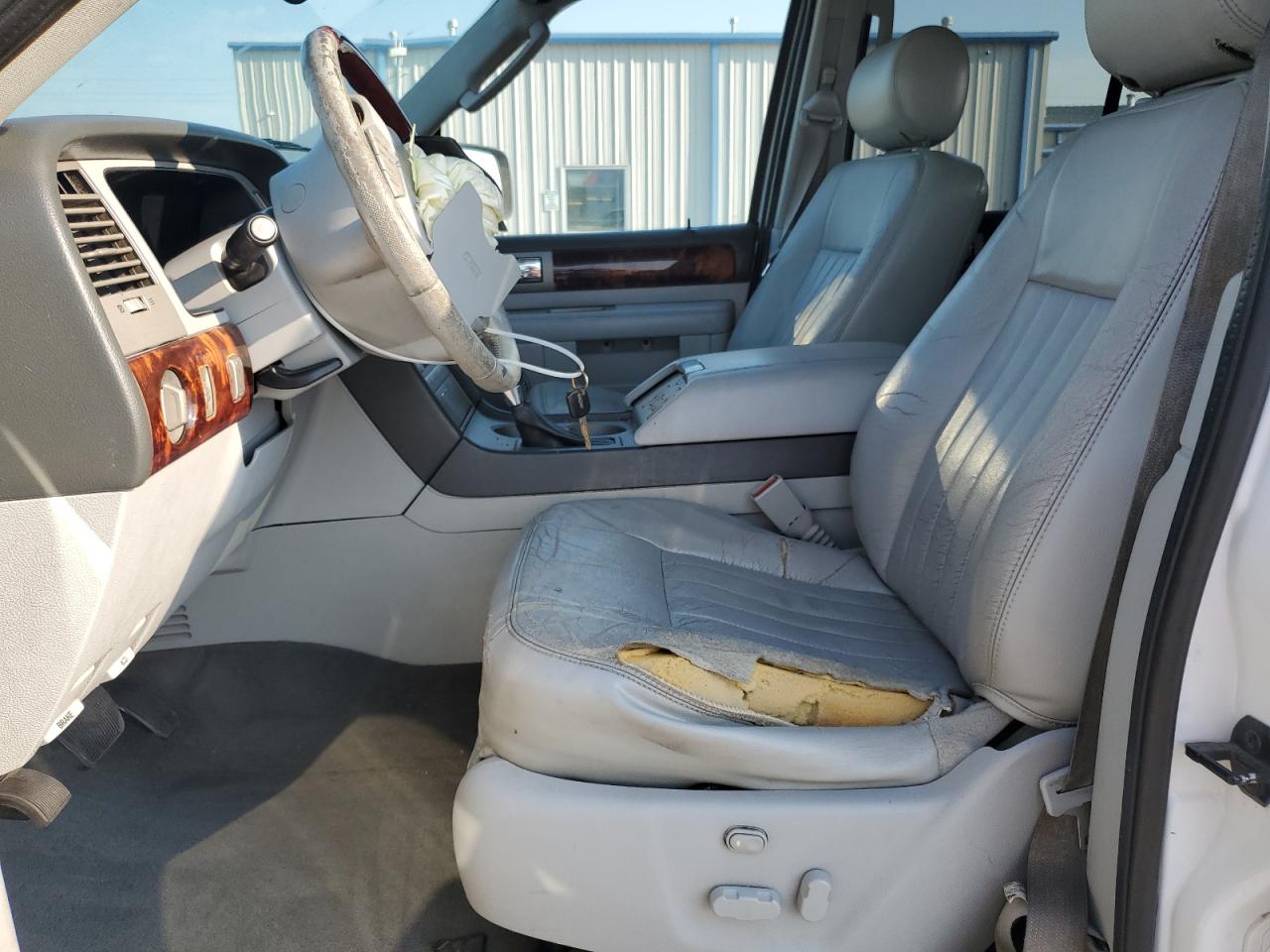 2004 Lincoln Navigator White vin: 5LMFU27R54LJ26348