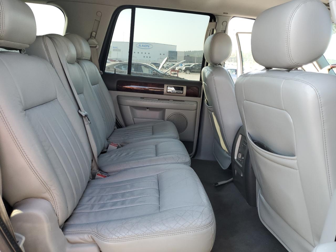 2004 Lincoln Navigator White vin: 5LMFU27R54LJ26348
