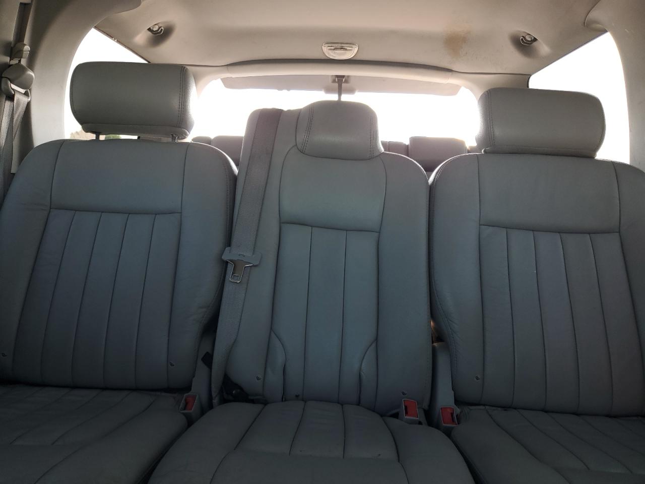 2004 Lincoln Navigator White vin: 5LMFU27R54LJ26348