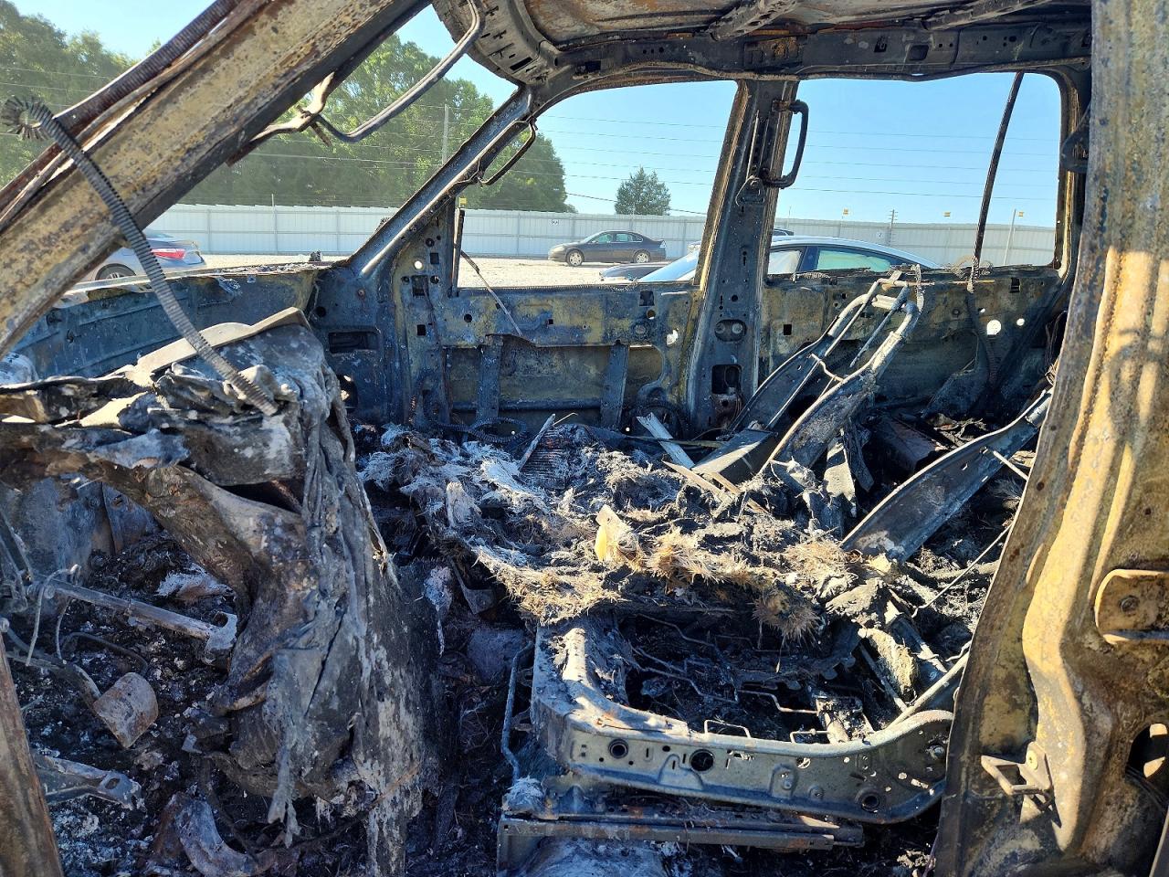 2004 Lincoln Navigator Burn vin: 5LMFU27R54LJ41643