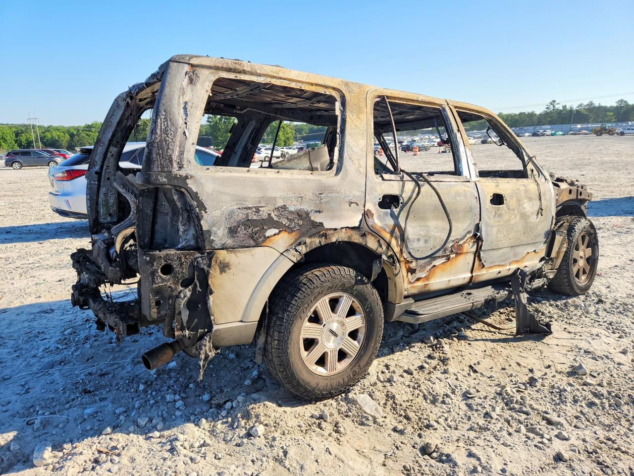 2004 Lincoln Navigator Burn vin: 5LMFU27R54LJ41643