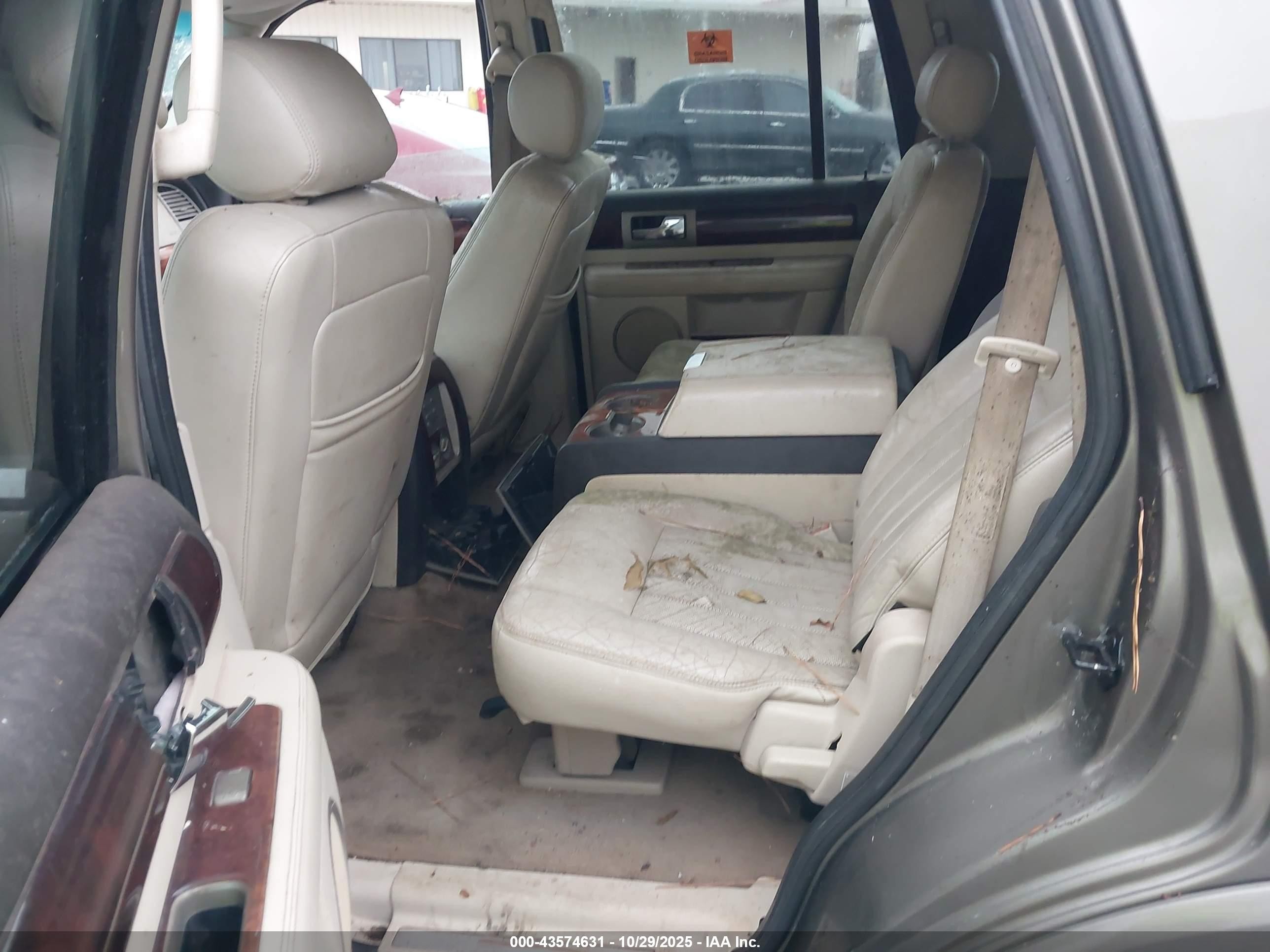 2003 Lincoln Navigator   Cream vin: 5LMFU27R63LJ14398