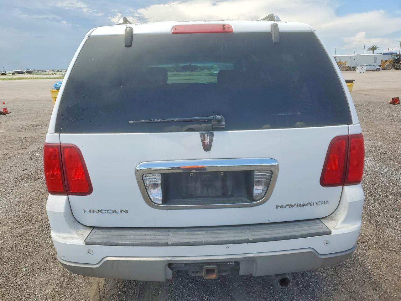 2003 Lincoln Navigator White vin: 5LMFU27R73LJ12756