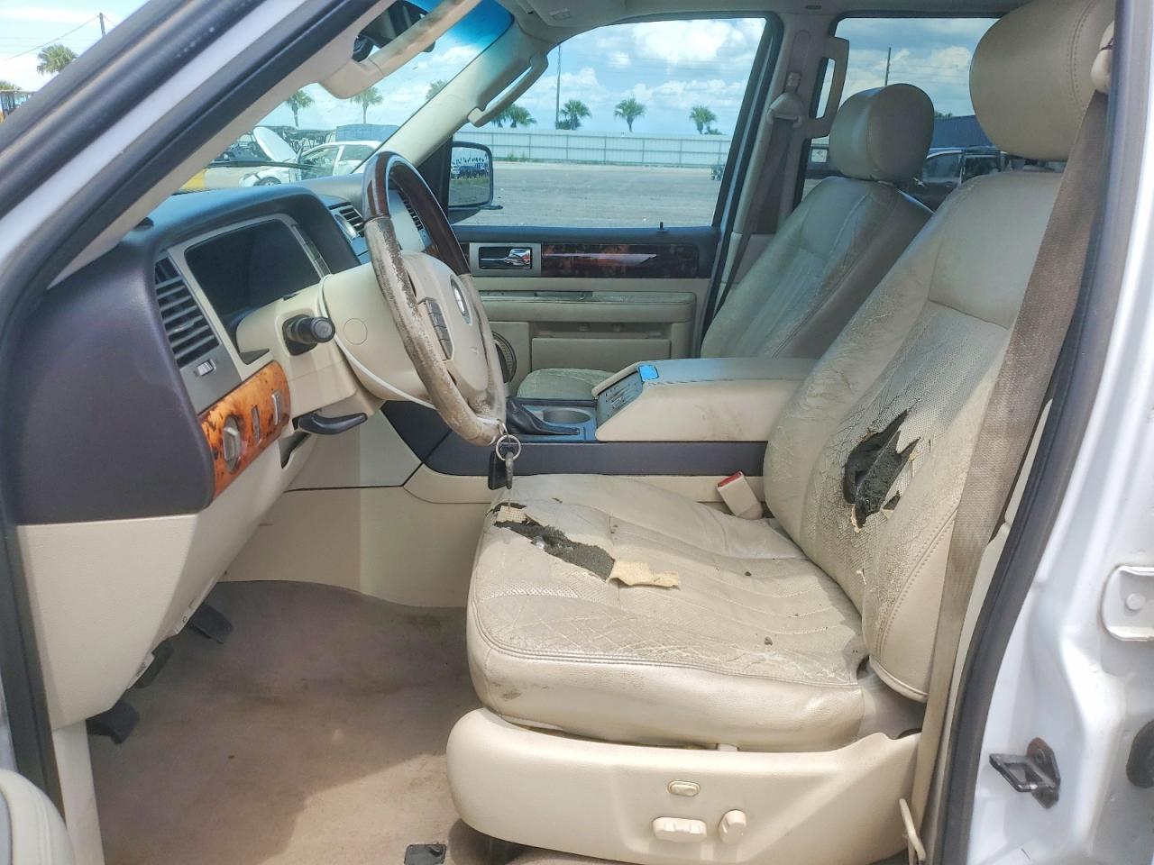 2003 Lincoln Navigator White vin: 5LMFU27R73LJ12756