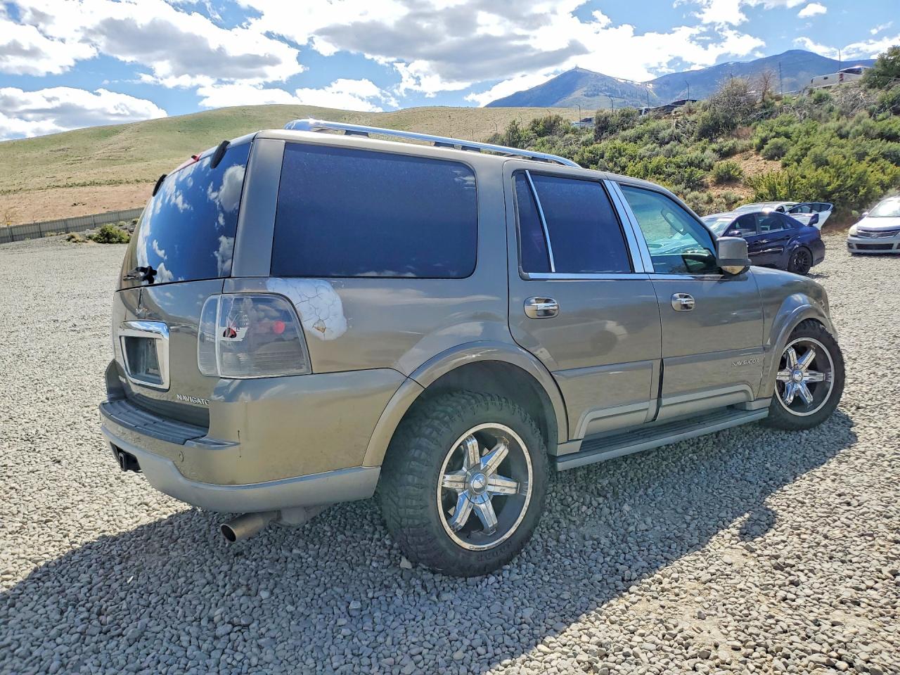 2003 Lincoln Navigator Gold vin: 5LMFU27R73LJ28505