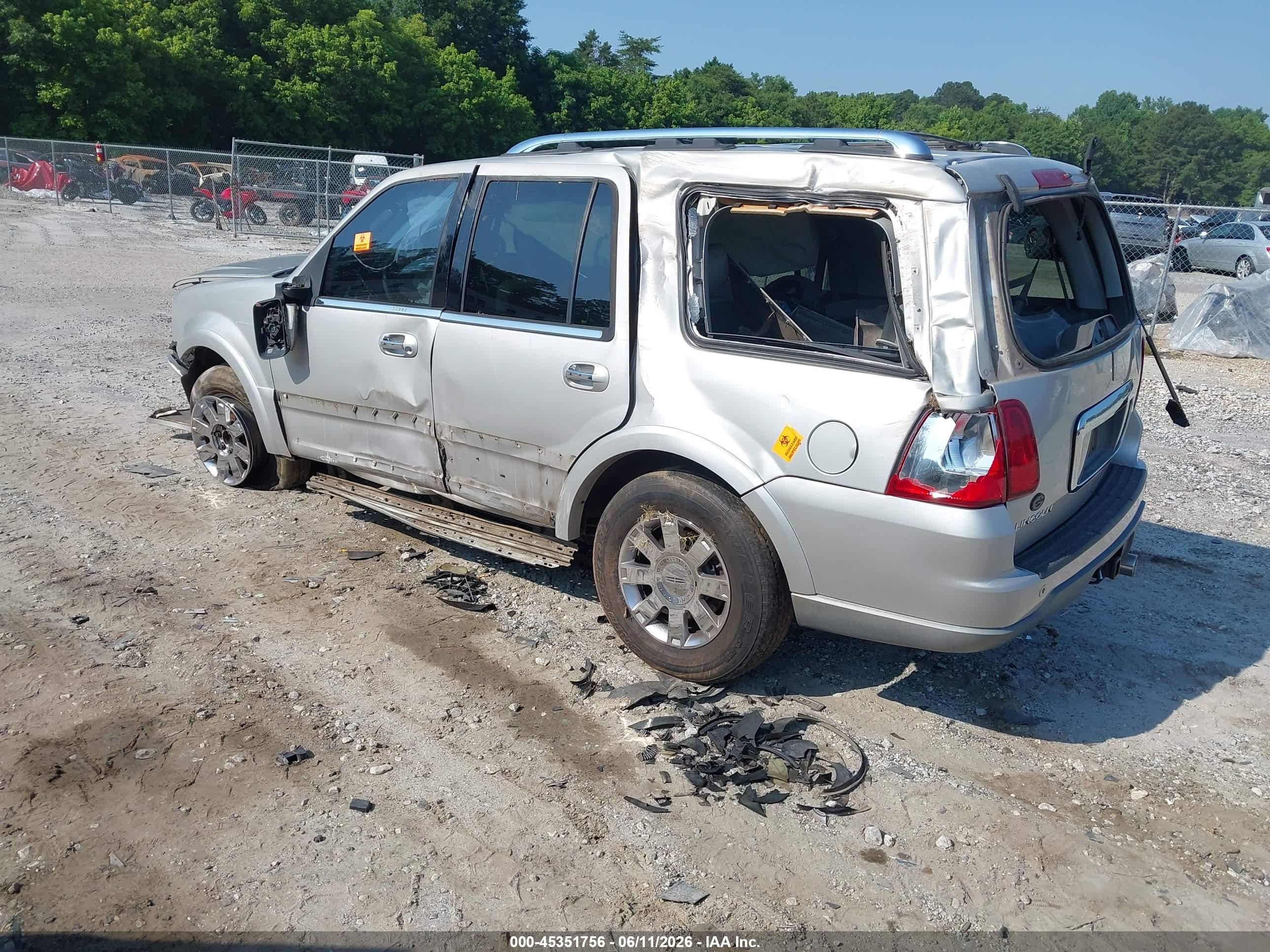 2004 Lincoln Navigator   Silver vin: 5LMFU27R74LJ36461