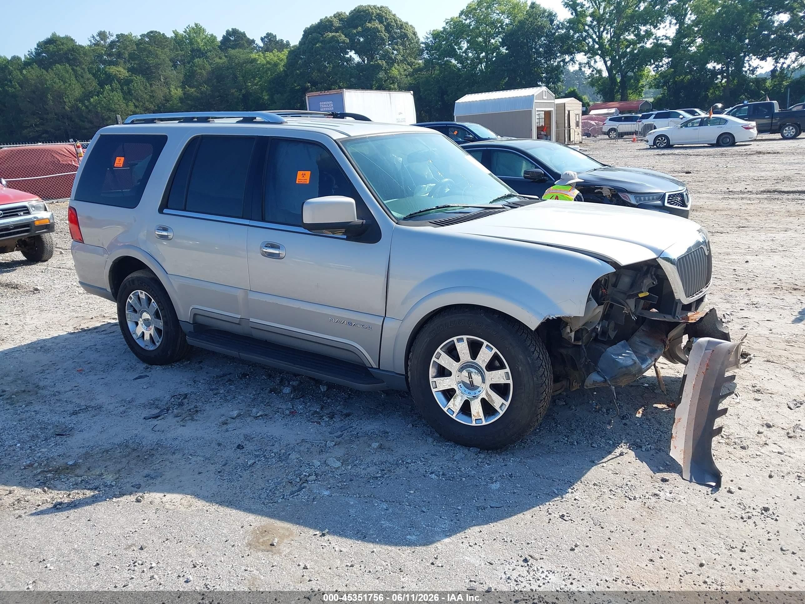2004 Lincoln Navigator   Silver vin: 5LMFU27R74LJ36461