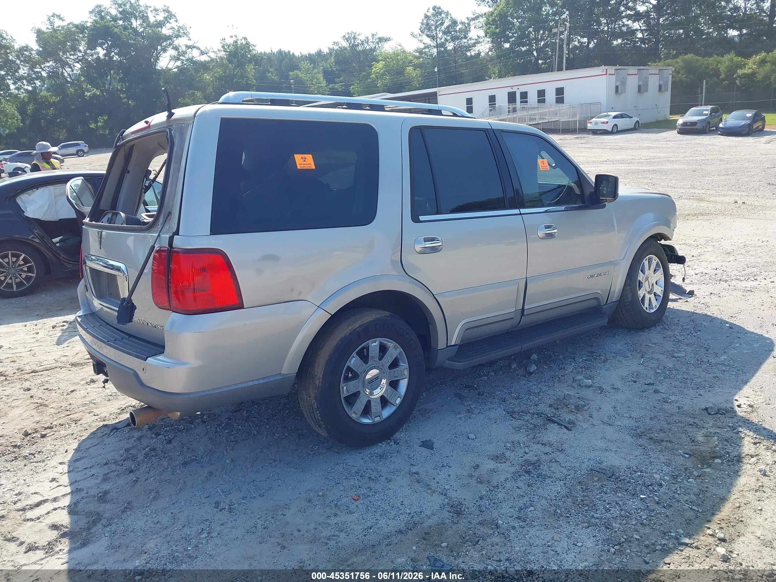 2004 Lincoln Navigator   Silver vin: 5LMFU27R74LJ36461