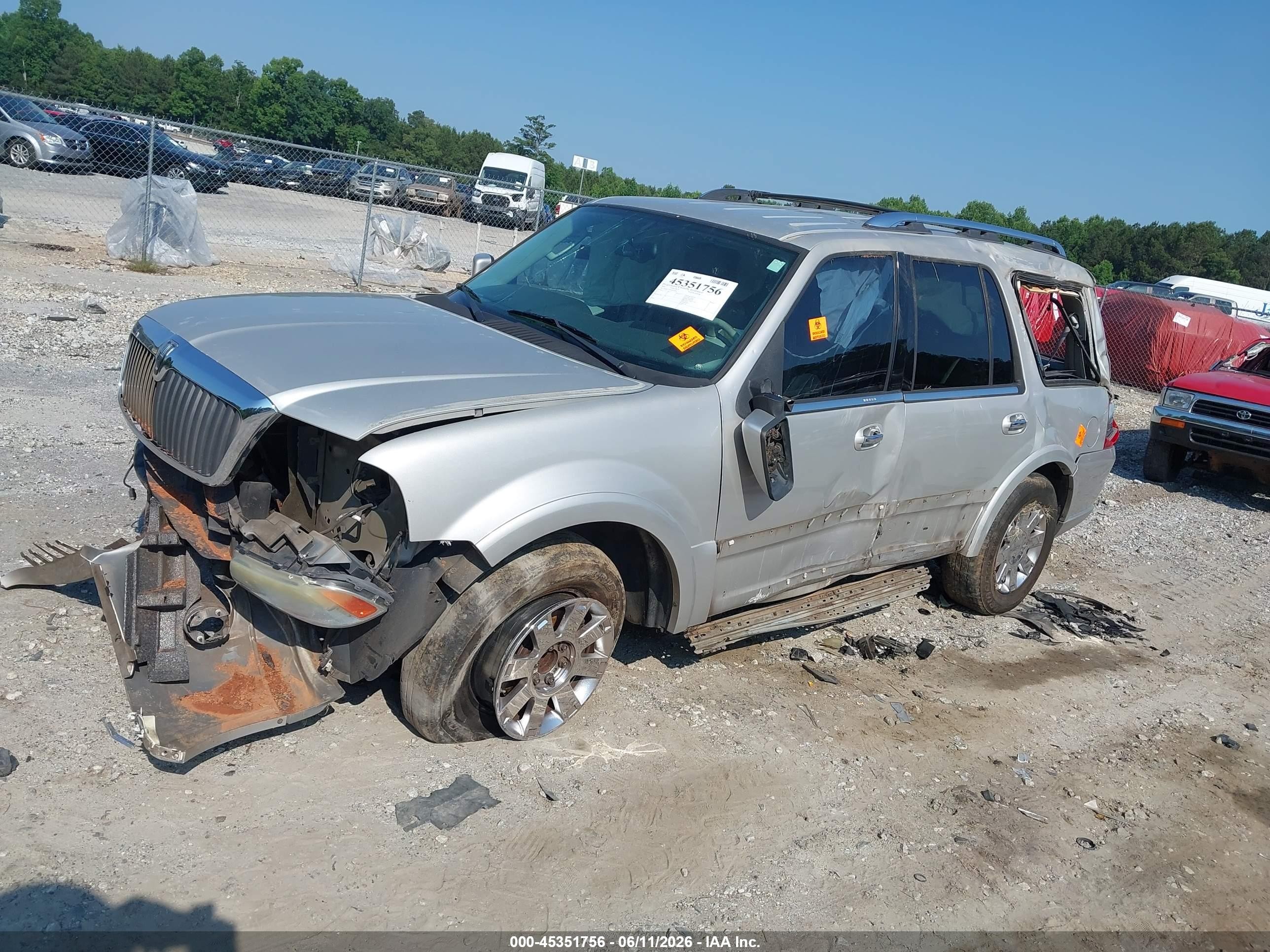 2004 Lincoln Navigator   Silver vin: 5LMFU27R74LJ36461