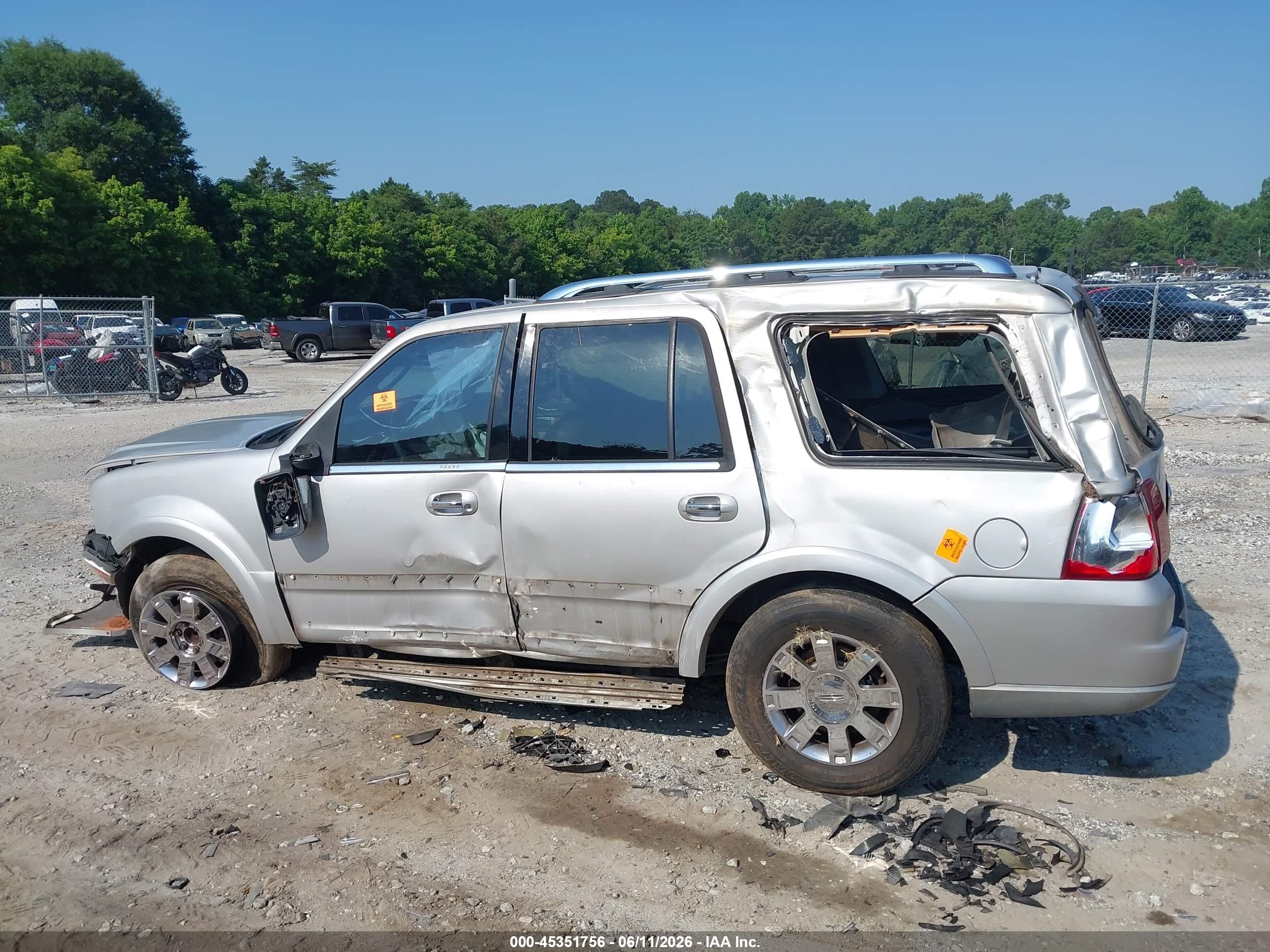 2004 Lincoln Navigator   Silver vin: 5LMFU27R74LJ36461
