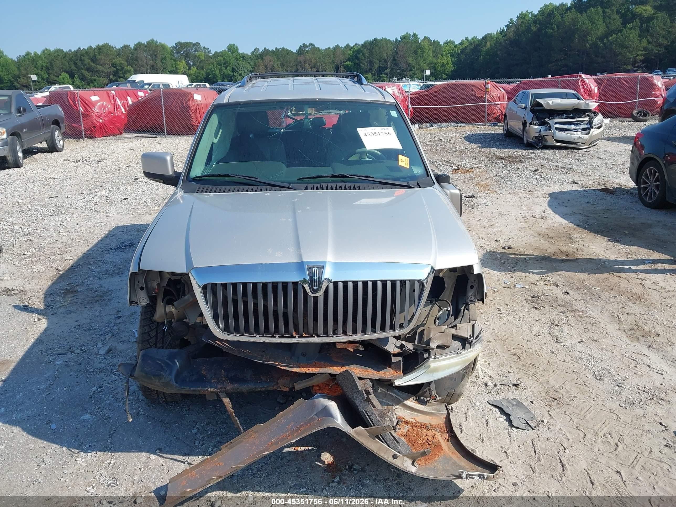 2004 Lincoln Navigator   Silver vin: 5LMFU27R74LJ36461